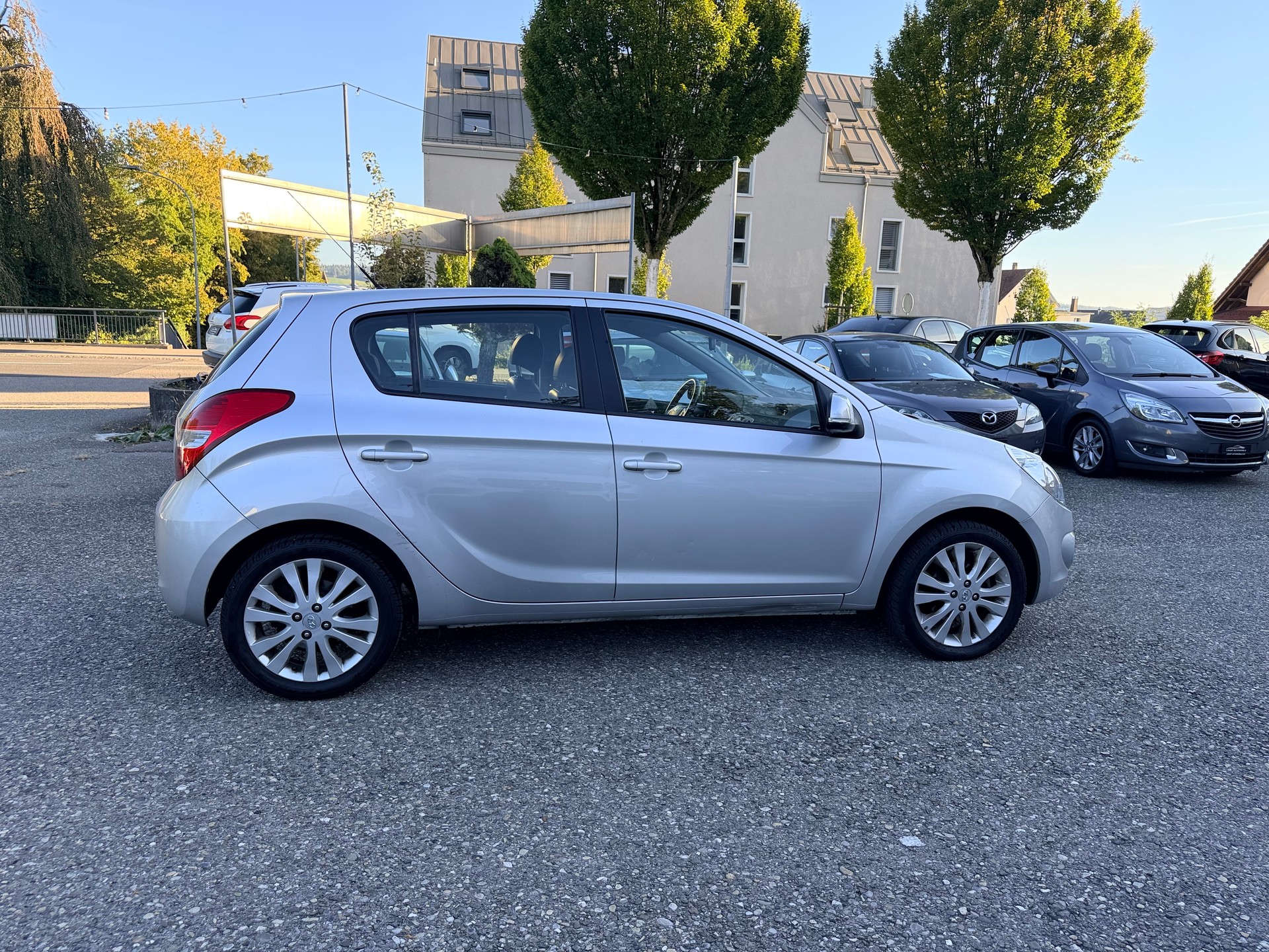 HYUNDAI i20 1.6 Premium-showroom-element-3