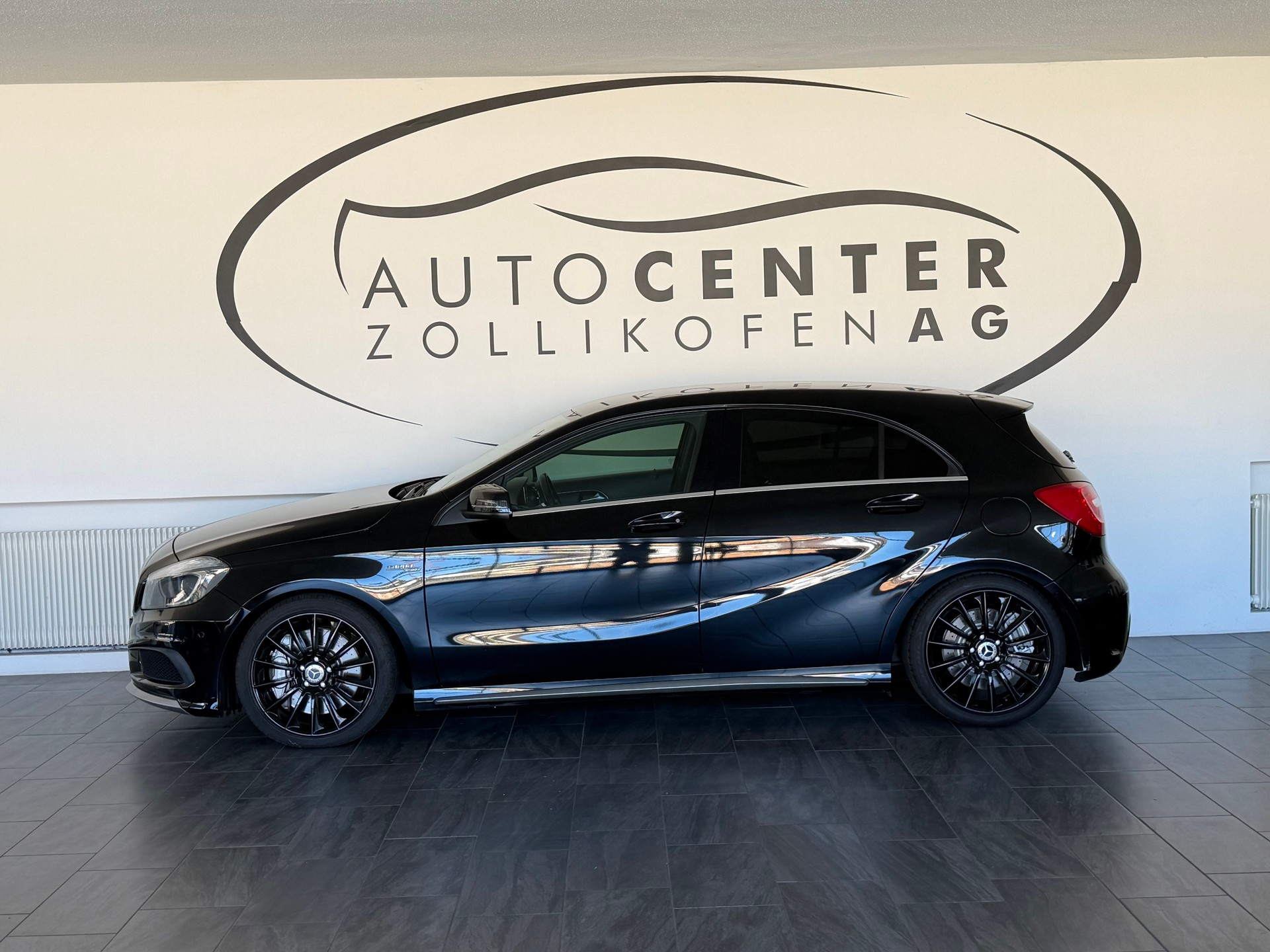 MERCEDES-BENZ A 45 AMG 4Matic Speedshift 7G-DCT-showroom-element-1