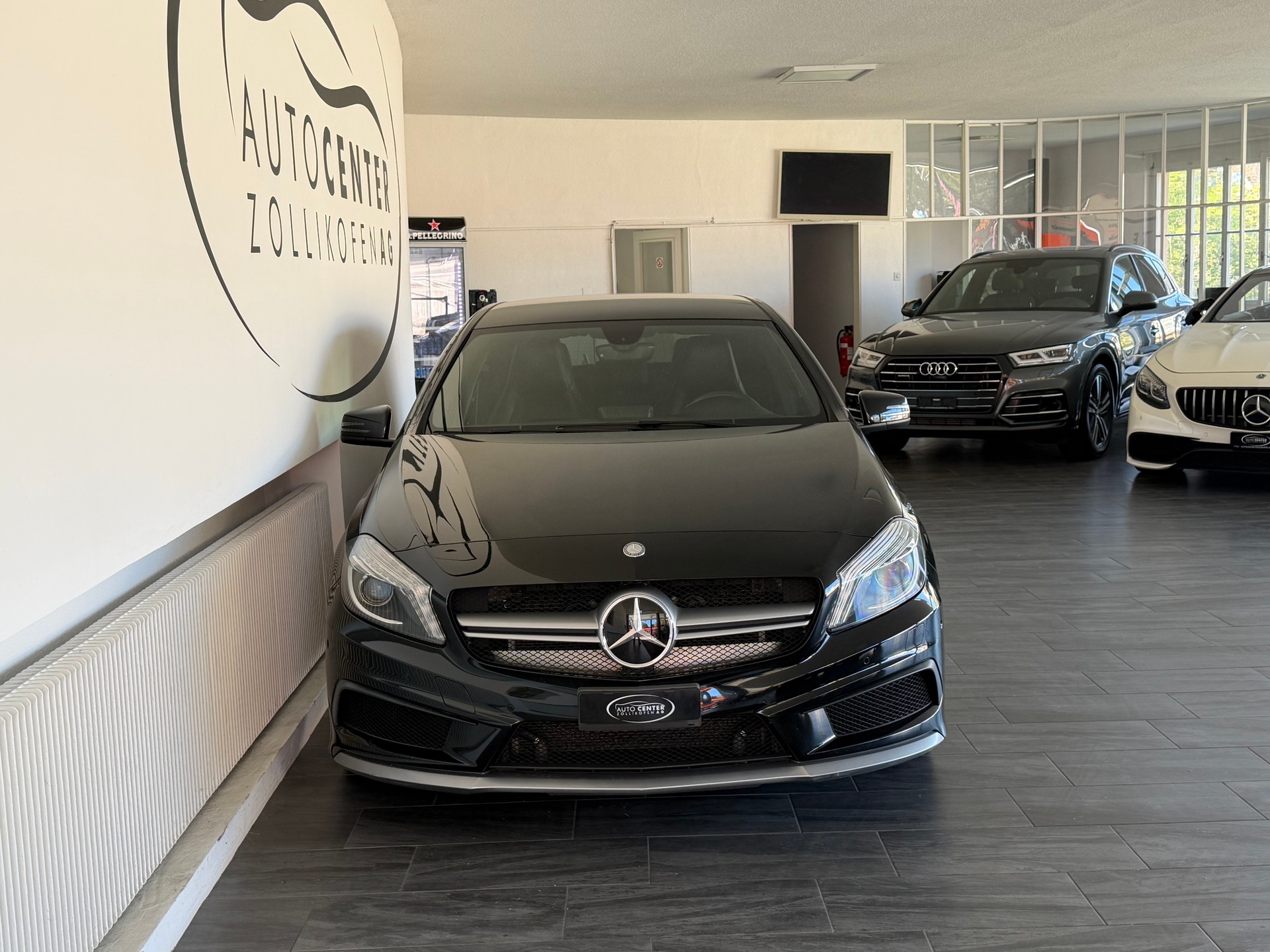 MERCEDES-BENZ A 45 AMG 4Matic Speedshift 7G-DCT-showroom-element-3