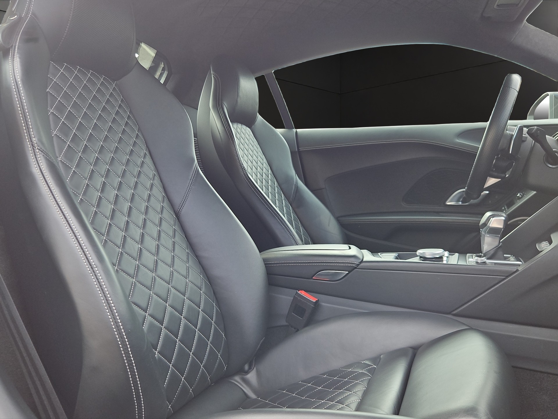 AUDI R8 Coupé 5.2 plus S-Tronic-image-19