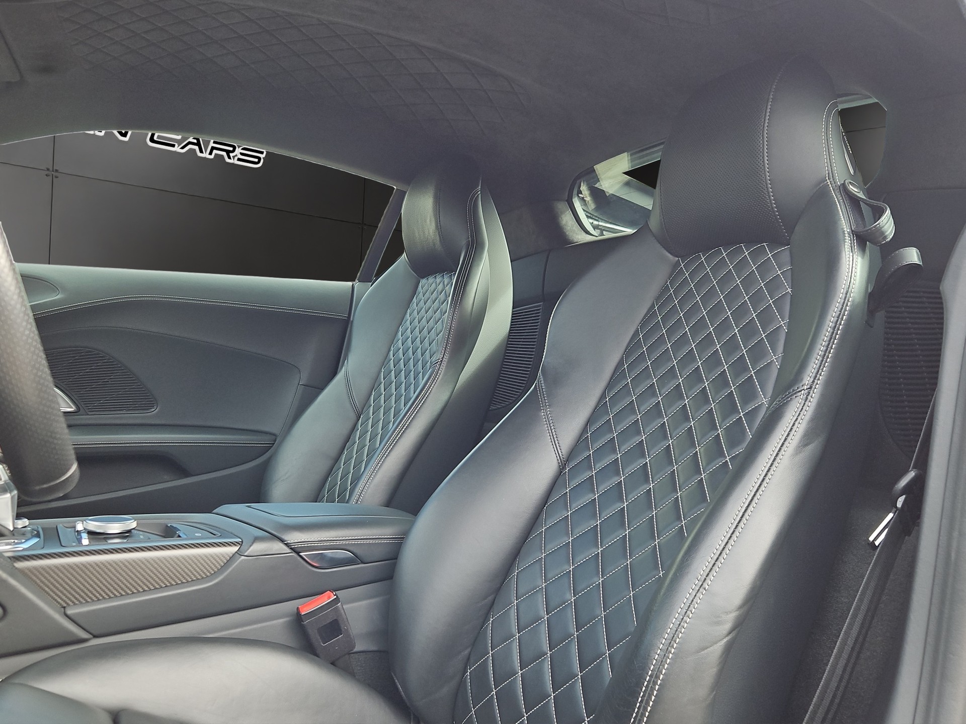 AUDI R8 Coupé 5.2 plus S-Tronic-image-16