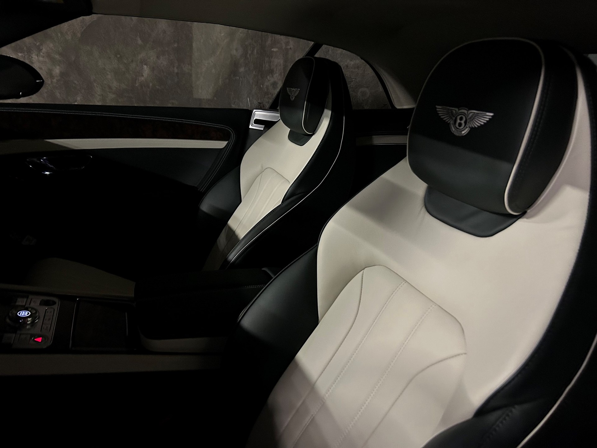 BENTLEY Continental GTC 4.0 V8-image-8