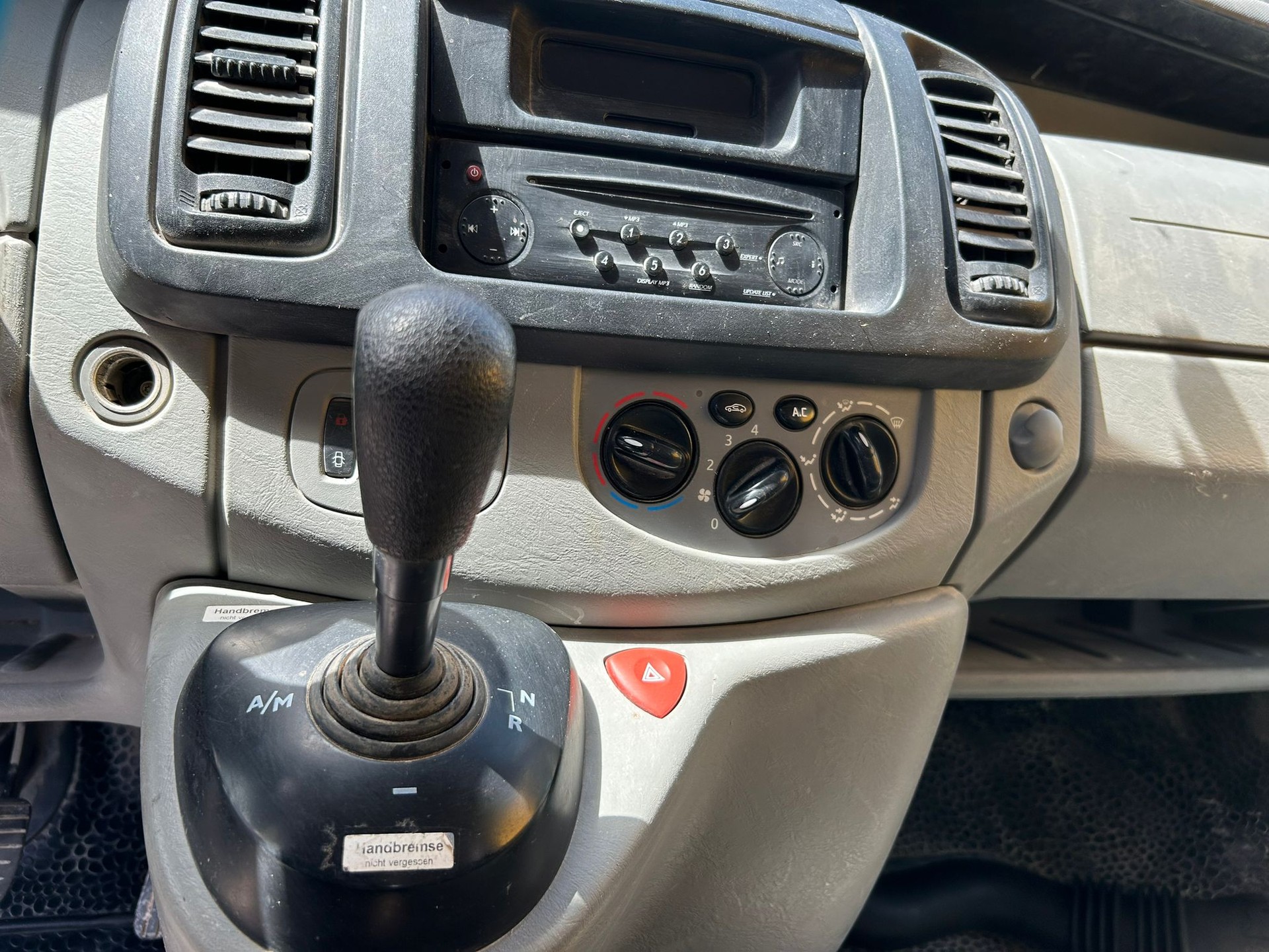 NISSAN Primastar 2.5dCi 150 Premium 2.7t-image-9