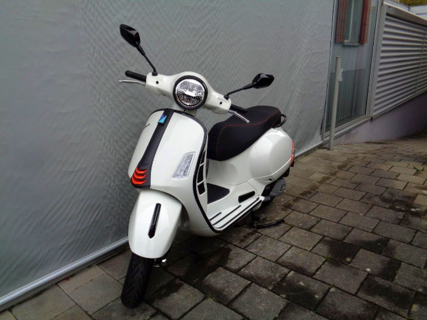 PIAGGIO VESPA GTS SUPER SPORT 125 RST-image-1