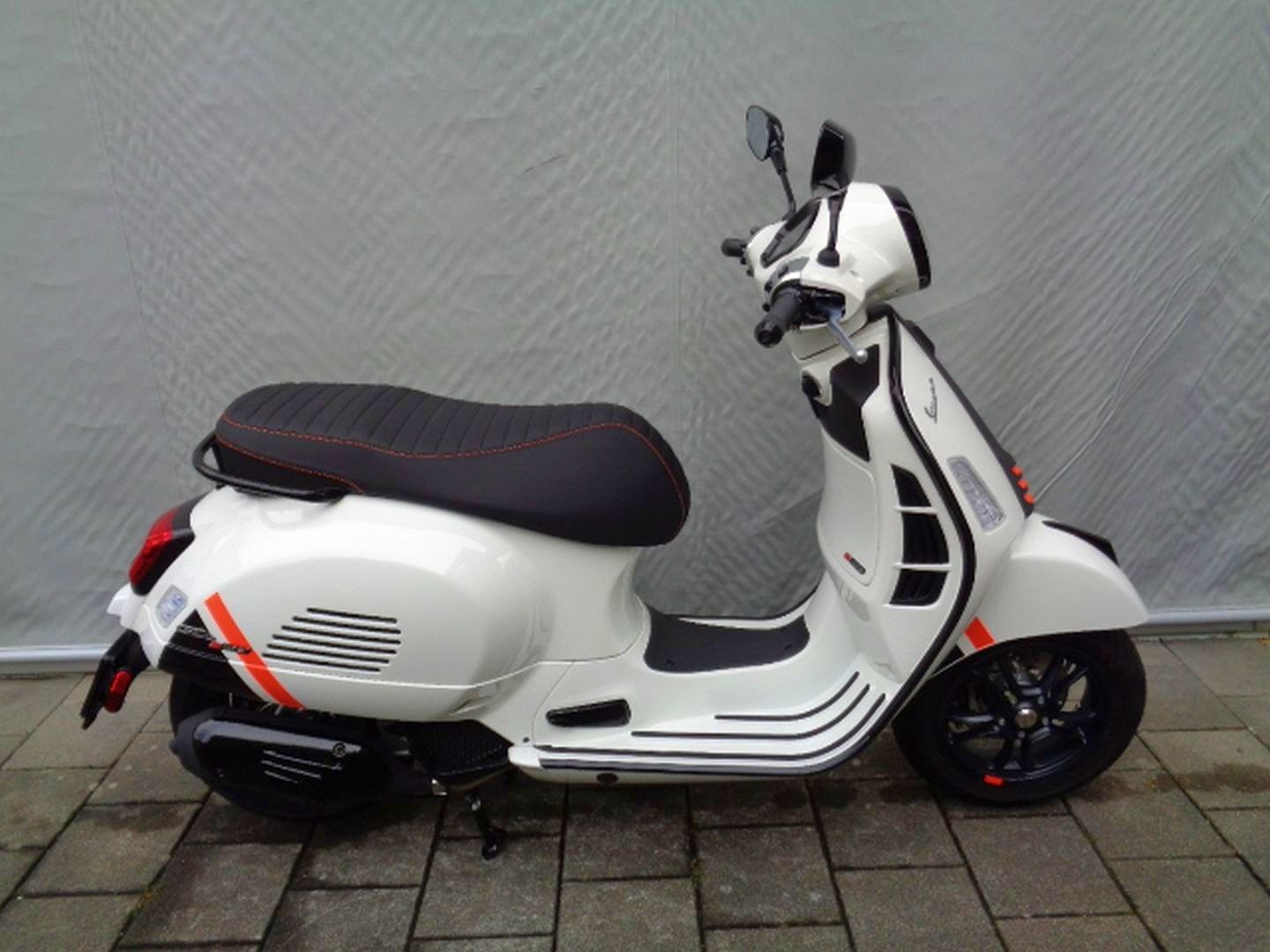 PIAGGIO VESPA GTS SUPER SPORT 125 RST-image-3