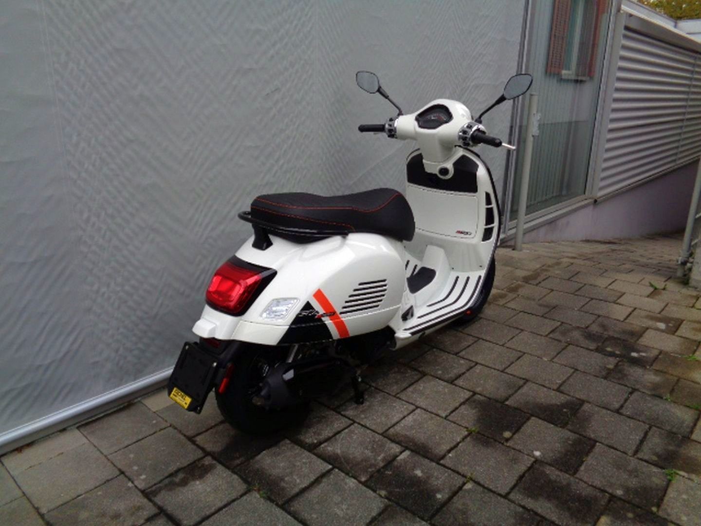 PIAGGIO VESPA GTS SUPER SPORT 125 RST-image-5