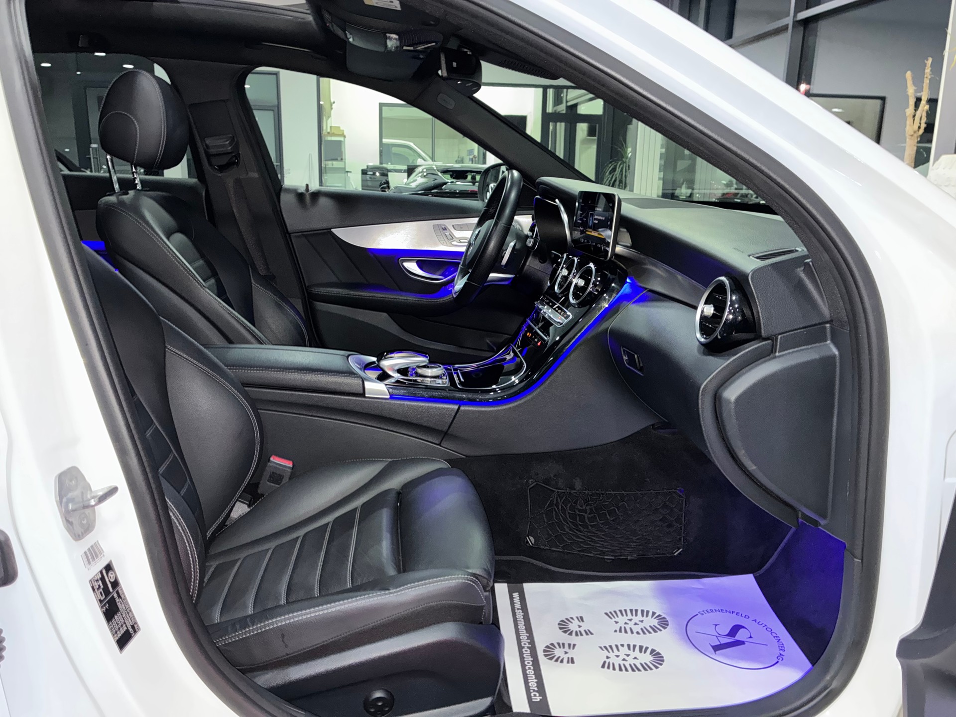 MERCEDES-BENZ C 200 Swiss Star AMG Line 4M 9G-Tronic-image-11