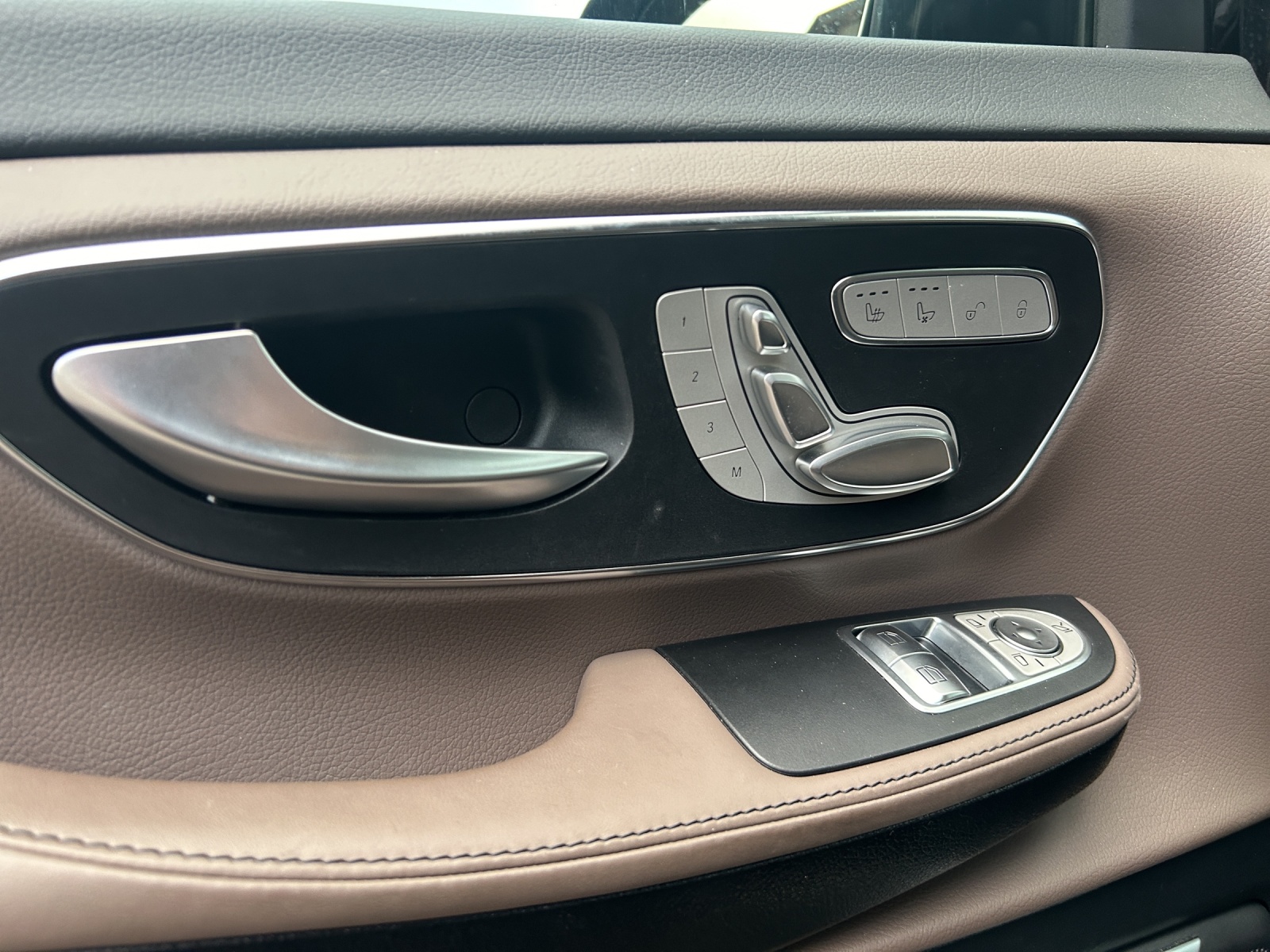 MERCEDES-BENZ V 300 d lang Swiss Edition 4Matic 9G-Tronic-image-14