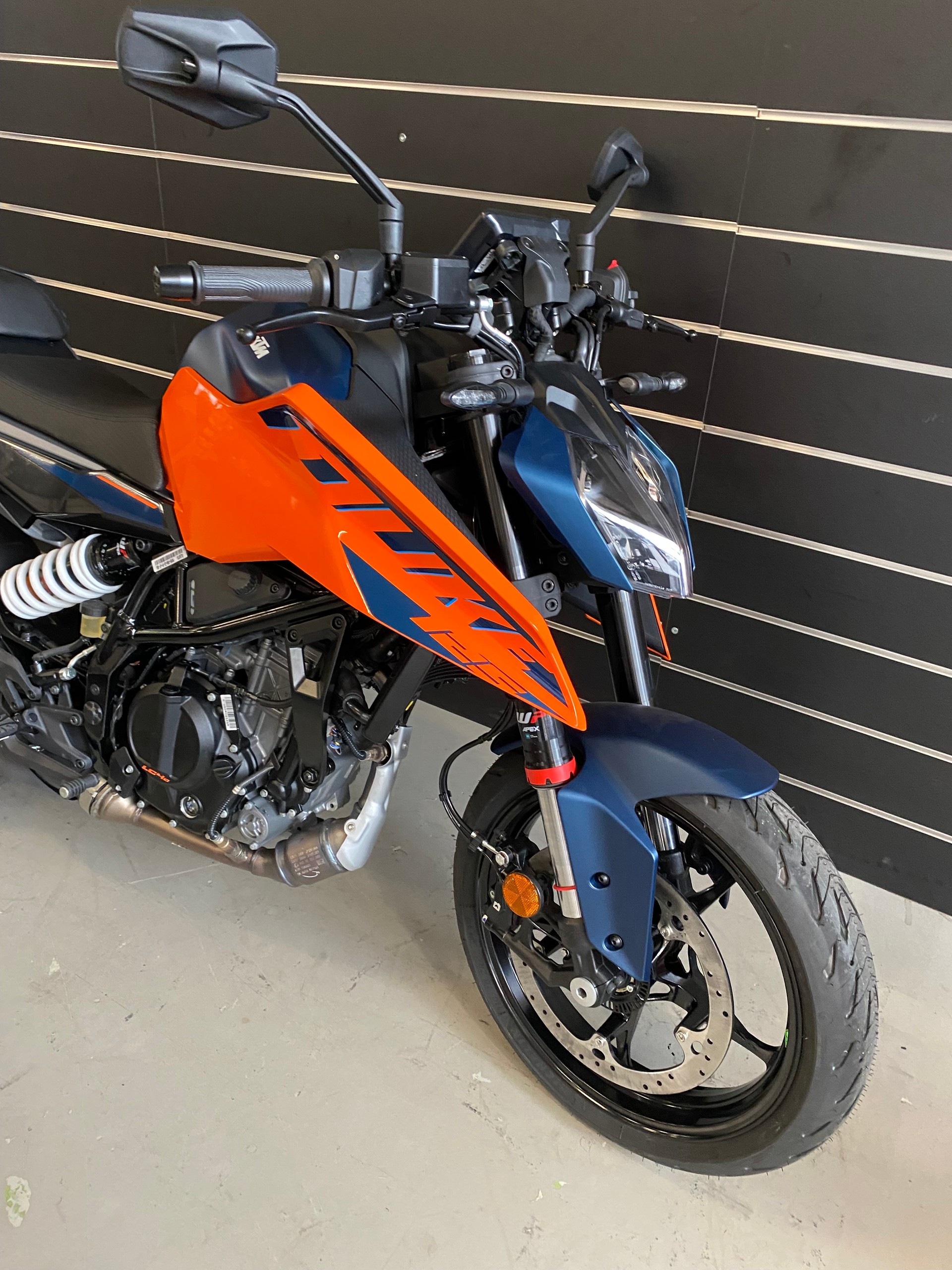 KTM 125 Duke-image-1