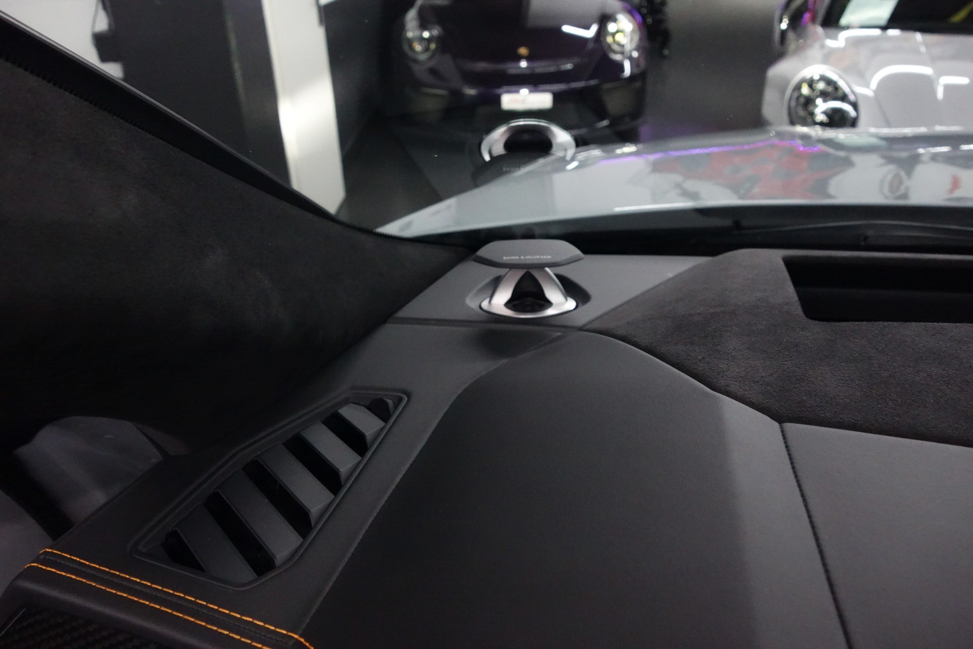 LAMBORGHINI URUS E-GEAR GRIGIO HATI FULL CARBON AKRAPOVIC ON TOP-image-23