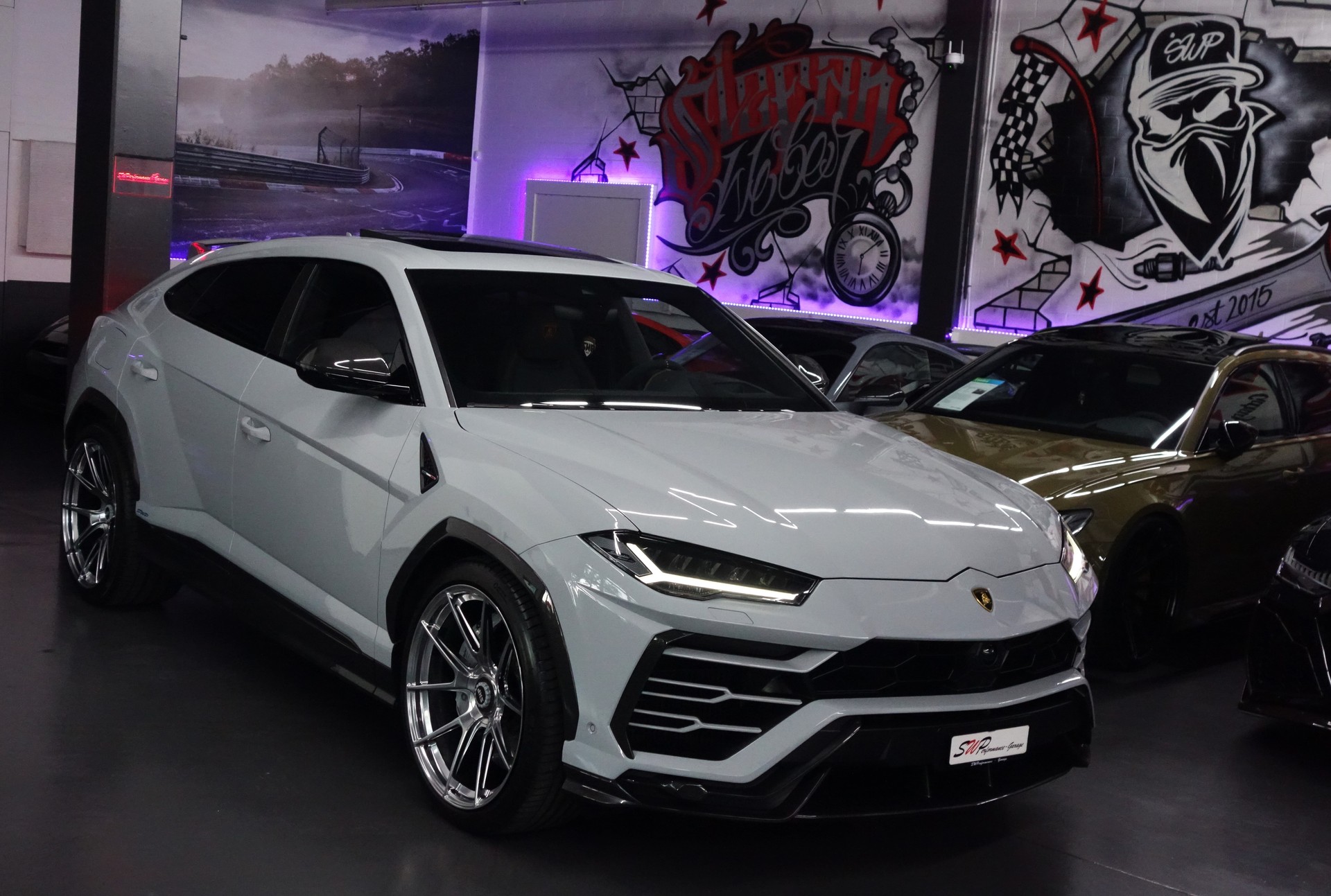 LAMBORGHINI URUS E-GEAR GRIGIO HATI FULL CARBON AKRAPOVIC ON TOP-image-9