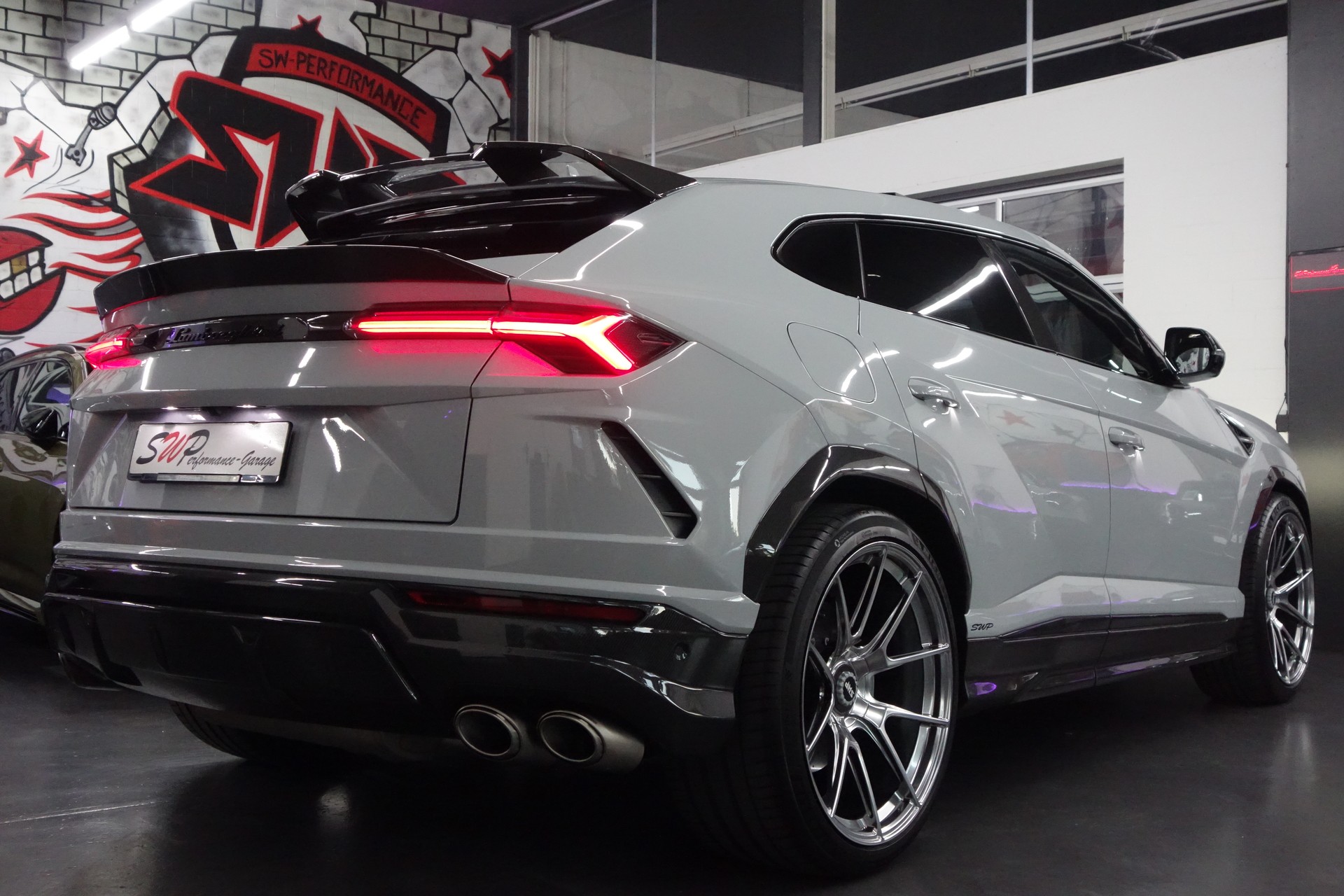 LAMBORGHINI URUS E-GEAR GRIGIO HATI FULL CARBON AKRAPOVIC ON TOP-image-16