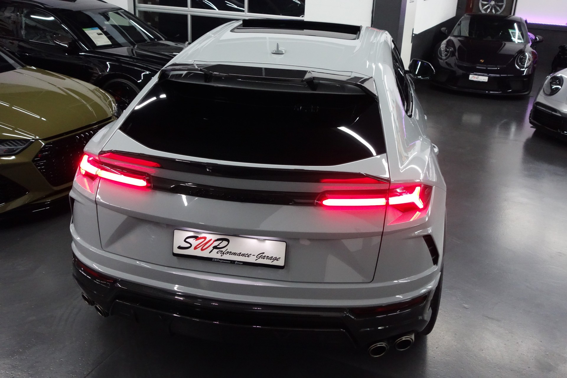 LAMBORGHINI URUS E-GEAR GRIGIO HATI FULL CARBON AKRAPOVIC ON TOP-image-18