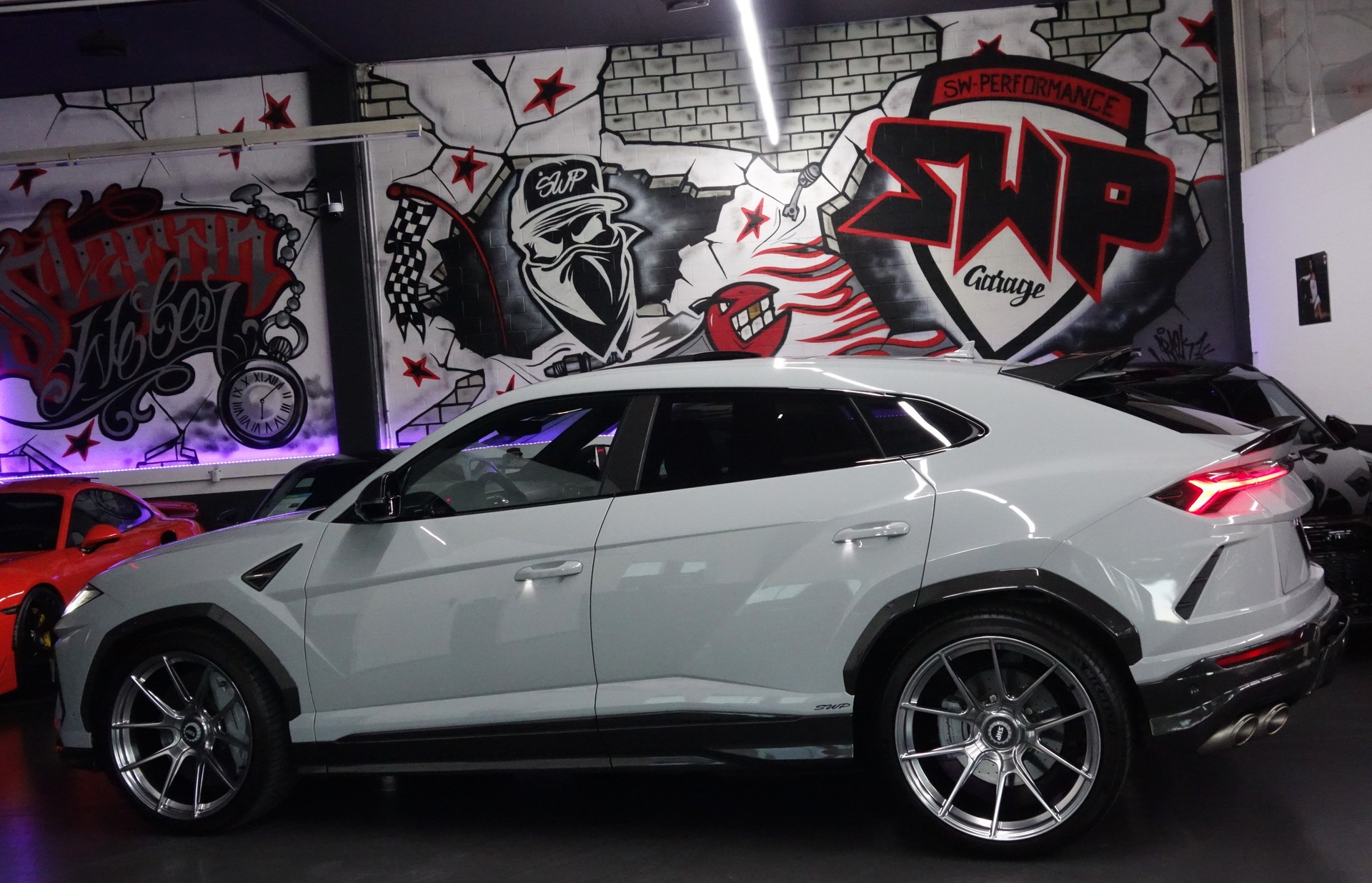 LAMBORGHINI URUS E-GEAR GRIGIO HATI FULL CARBON AKRAPOVIC ON TOP-image-4