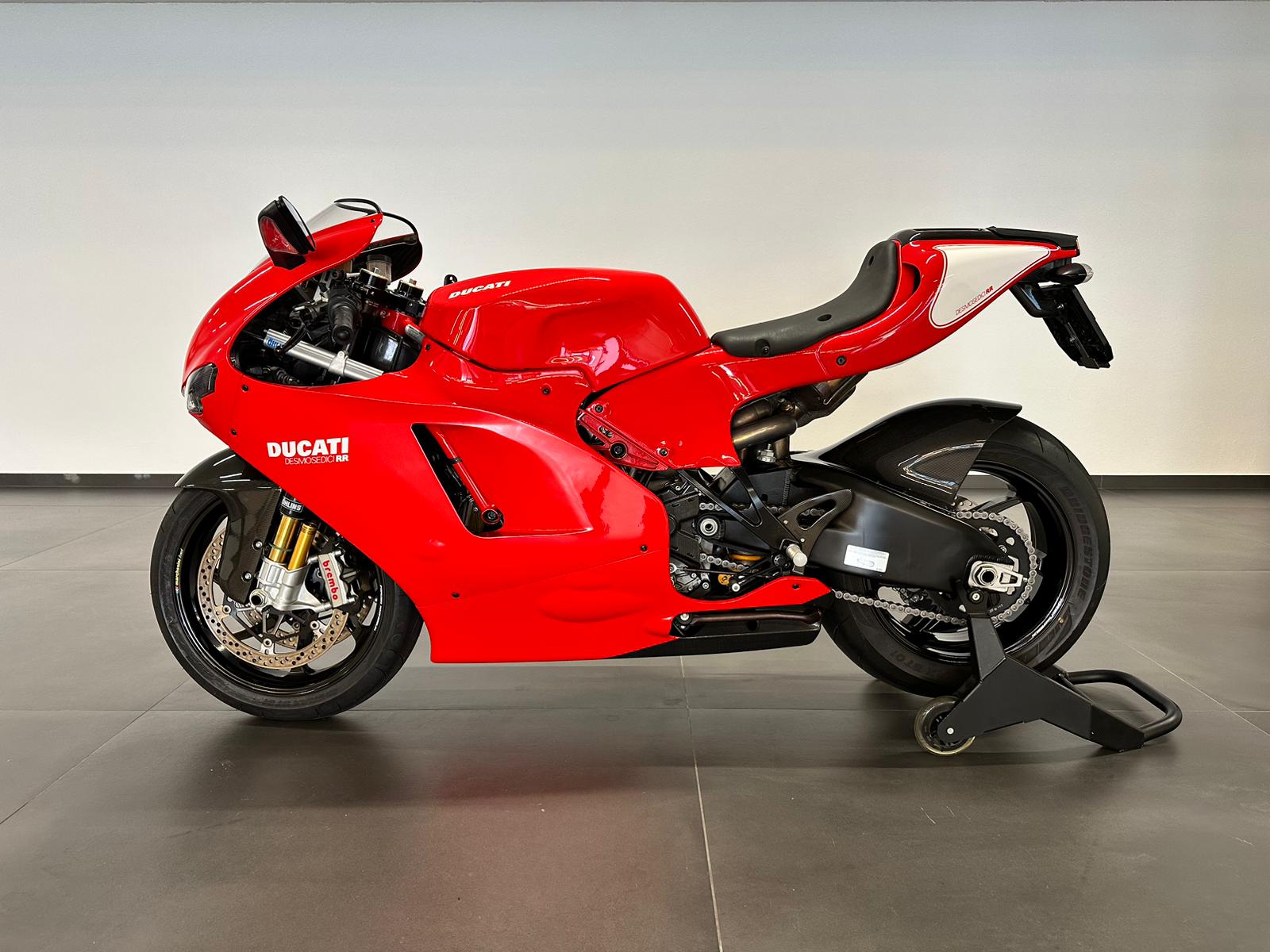 DUCATI Desmosedici RR Edition limitée 585/1500-image-0
