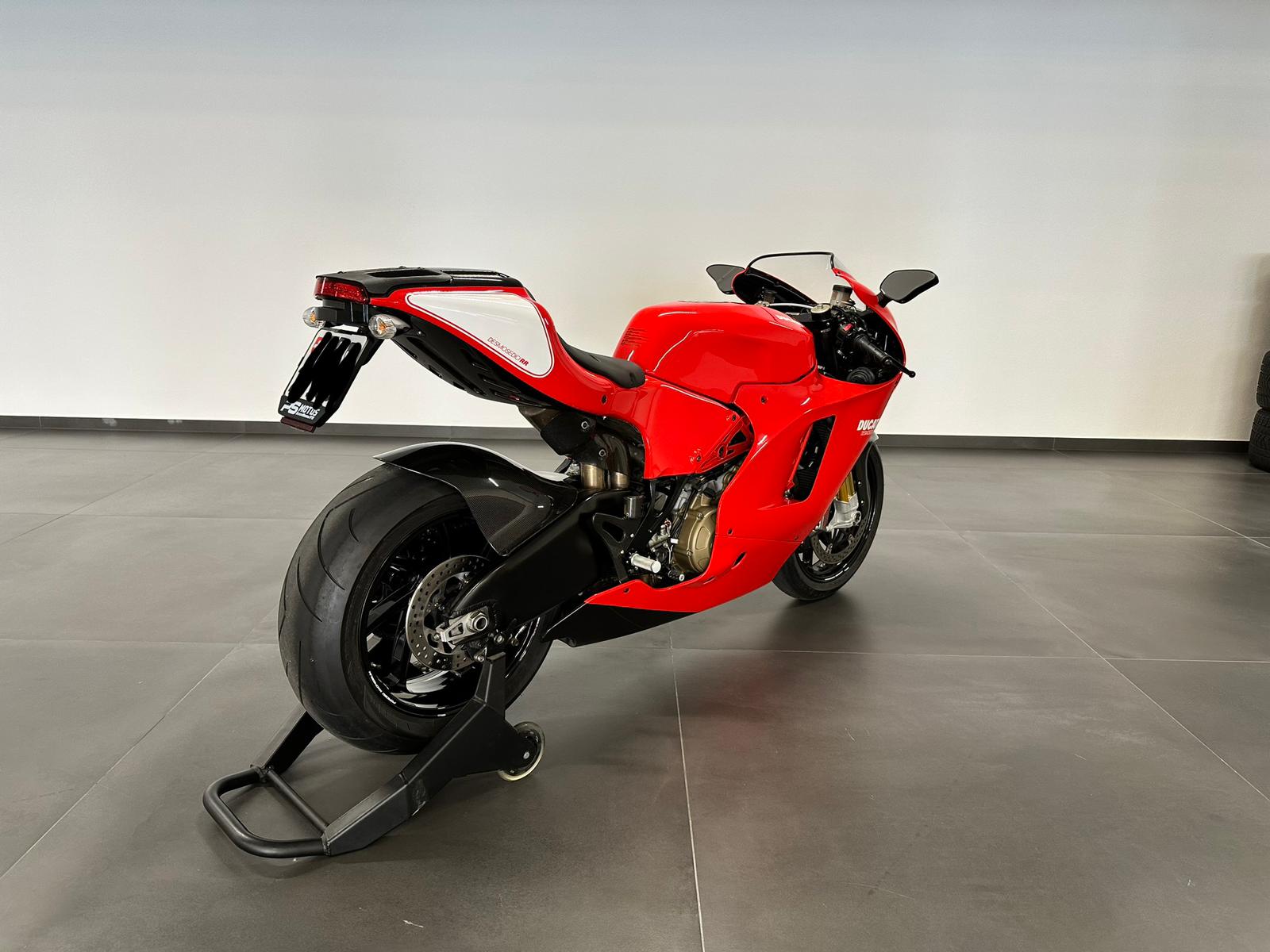 DUCATI Desmosedici RR Edition limitée 585/1500-image-2