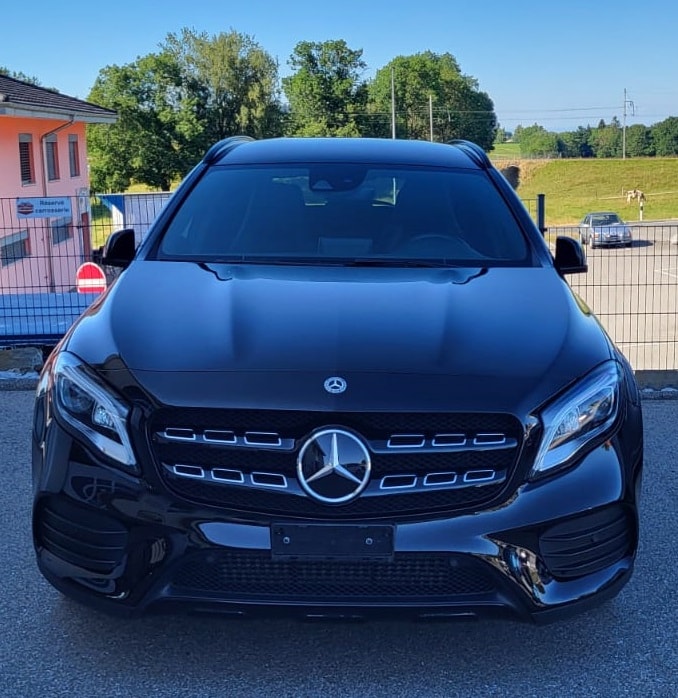 MERCEDES-BENZ GLA 200 AMG Line 7G-DCT