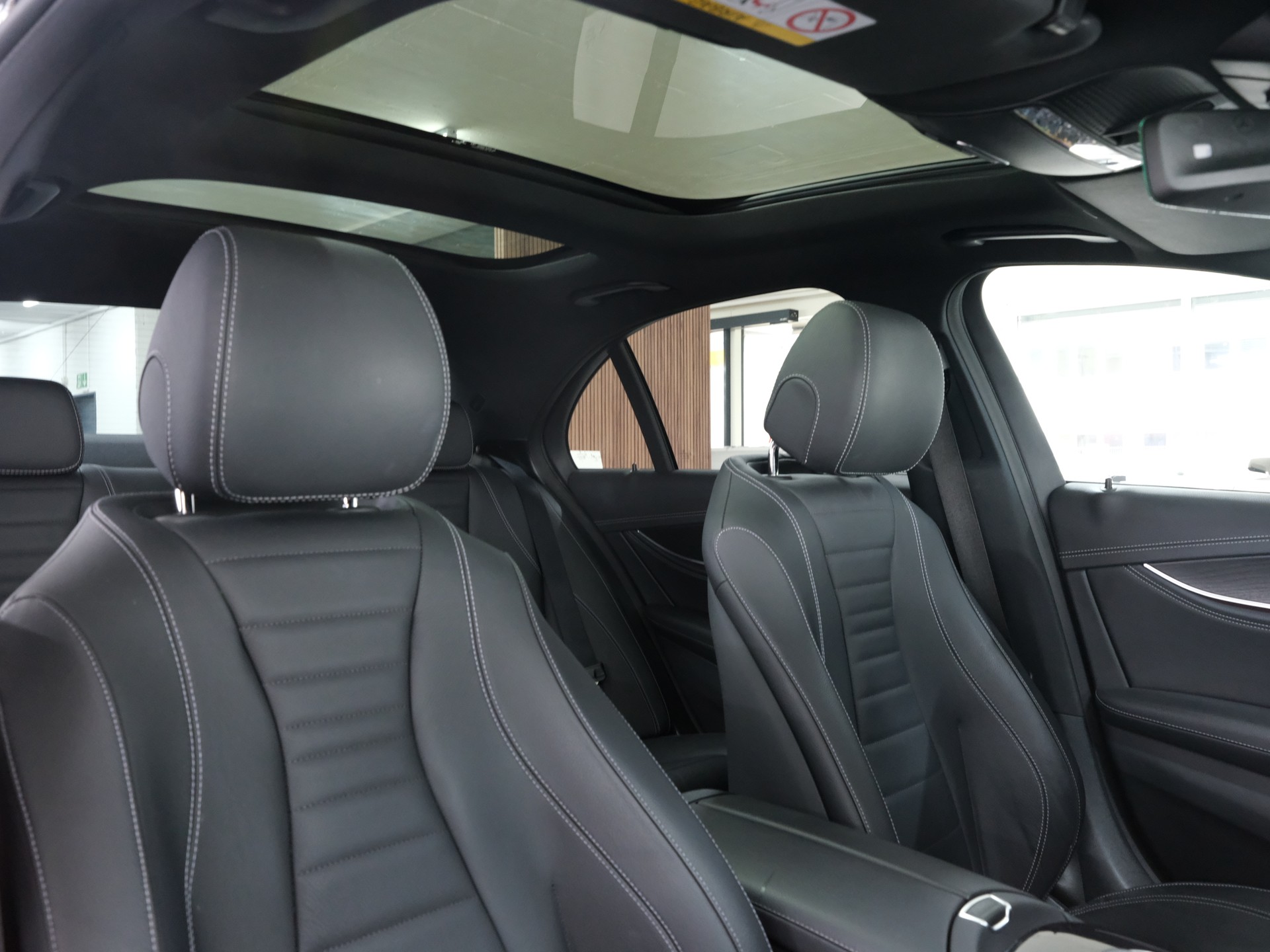 MERCEDES-BENZ E 400 d 4Matic AMG Line 9G-Tronic-image-16