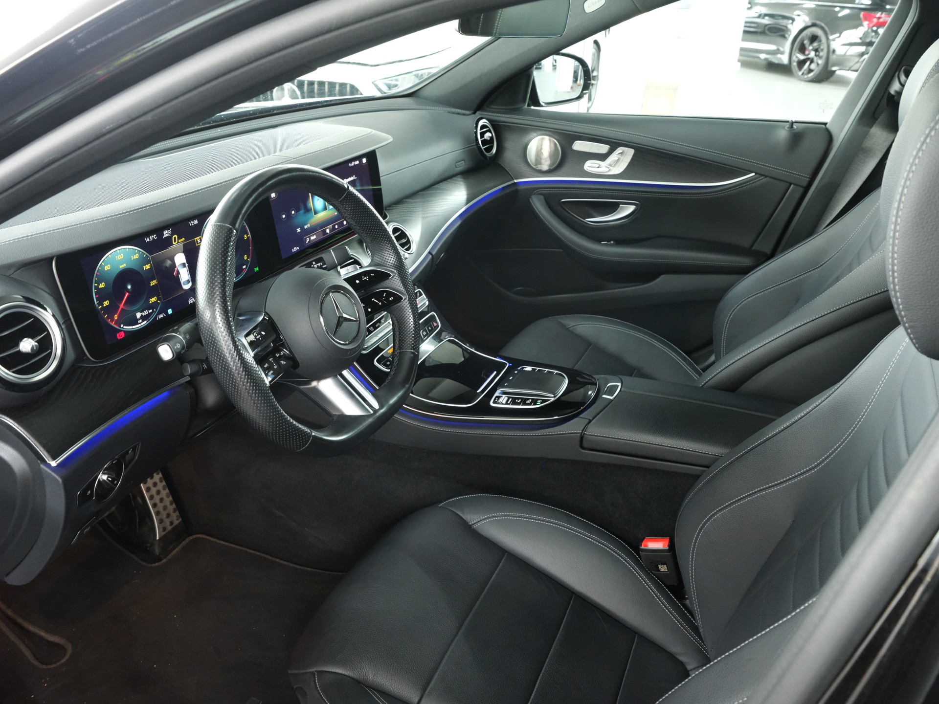 MERCEDES-BENZ E 400 d 4Matic AMG Line 9G-Tronic-image-9