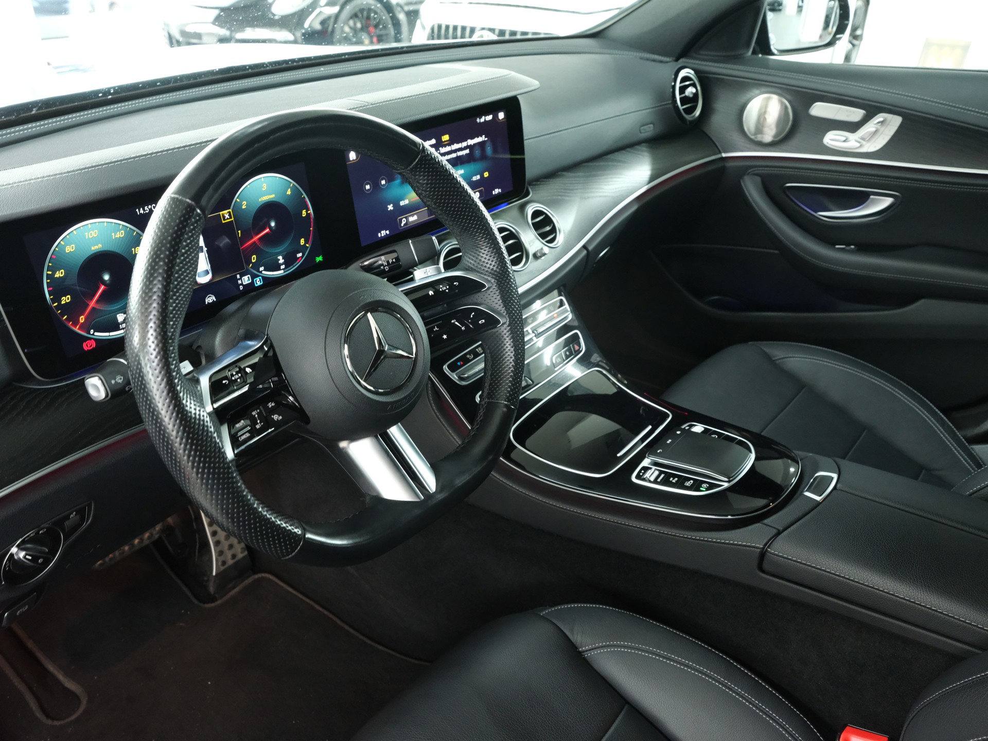 MERCEDES-BENZ E 400 d 4Matic AMG Line 9G-Tronic-image-8