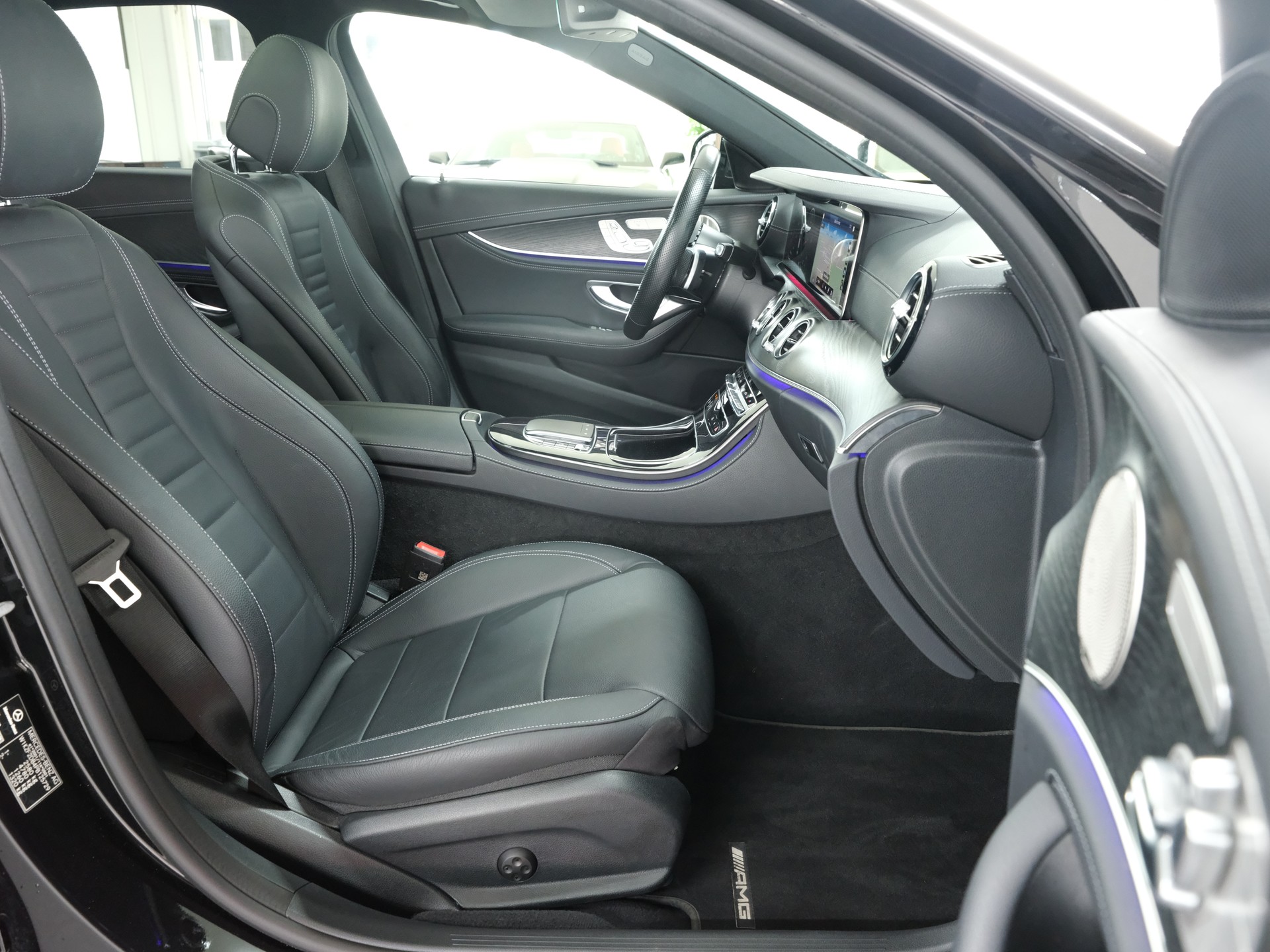 MERCEDES-BENZ E 400 d 4Matic AMG Line 9G-Tronic-image-14