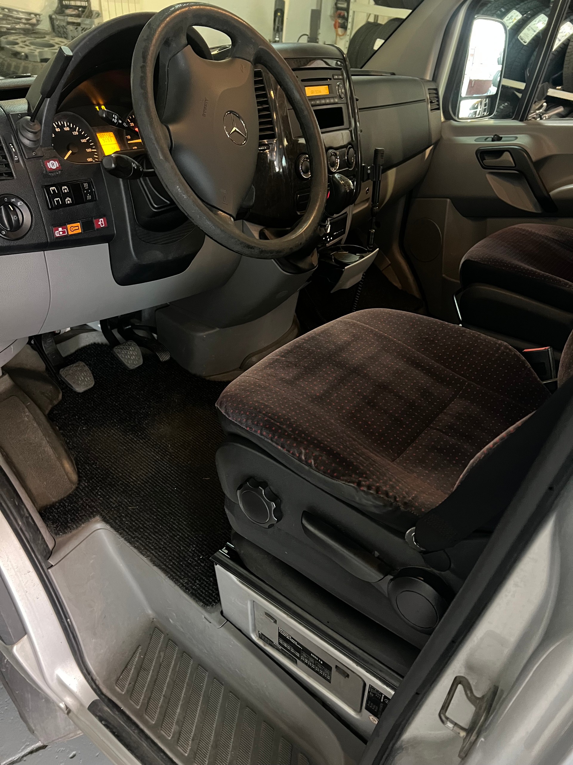 MERCEDES-BENZ Car-image-8