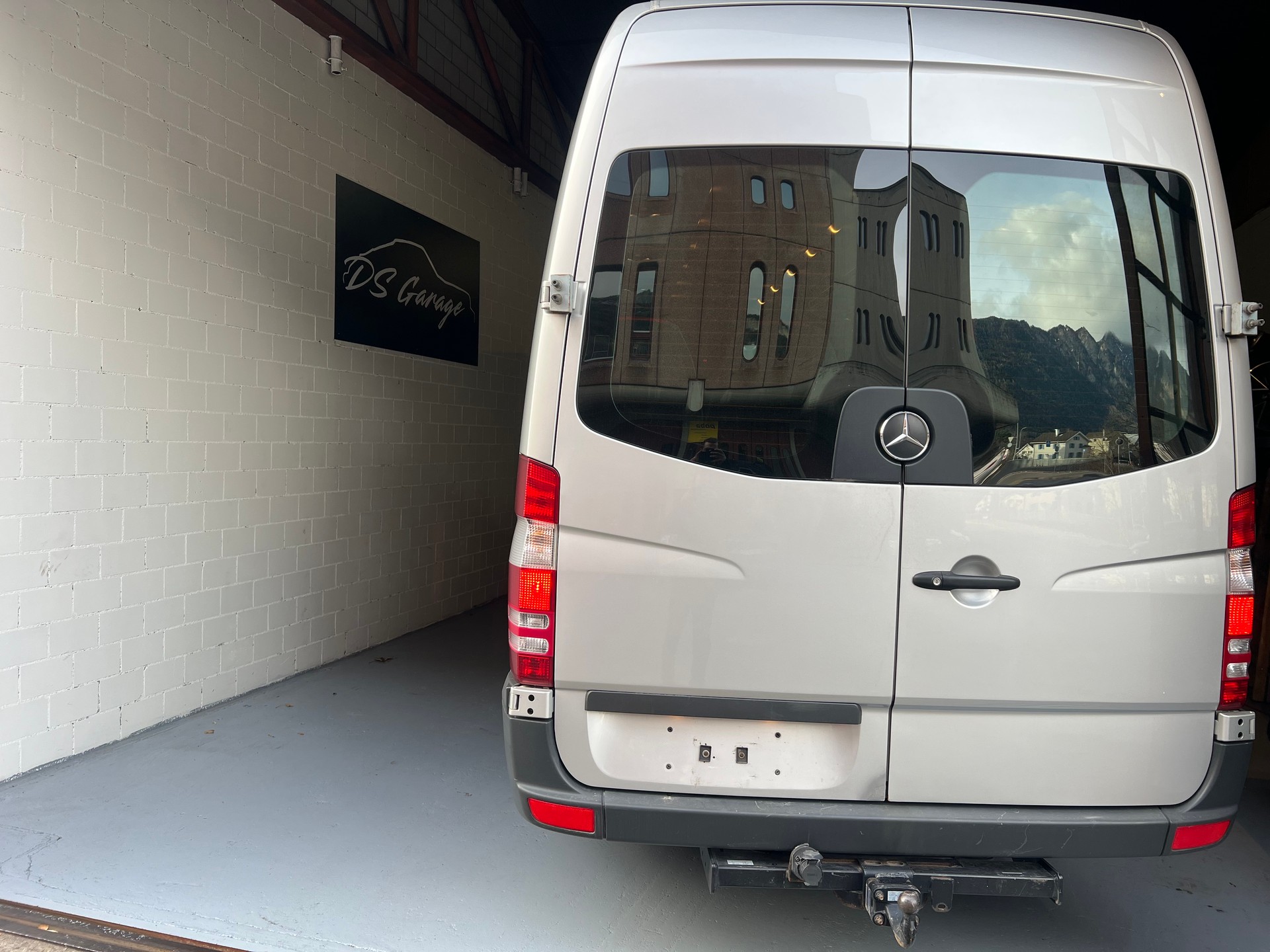 MERCEDES-BENZ Car-image-4