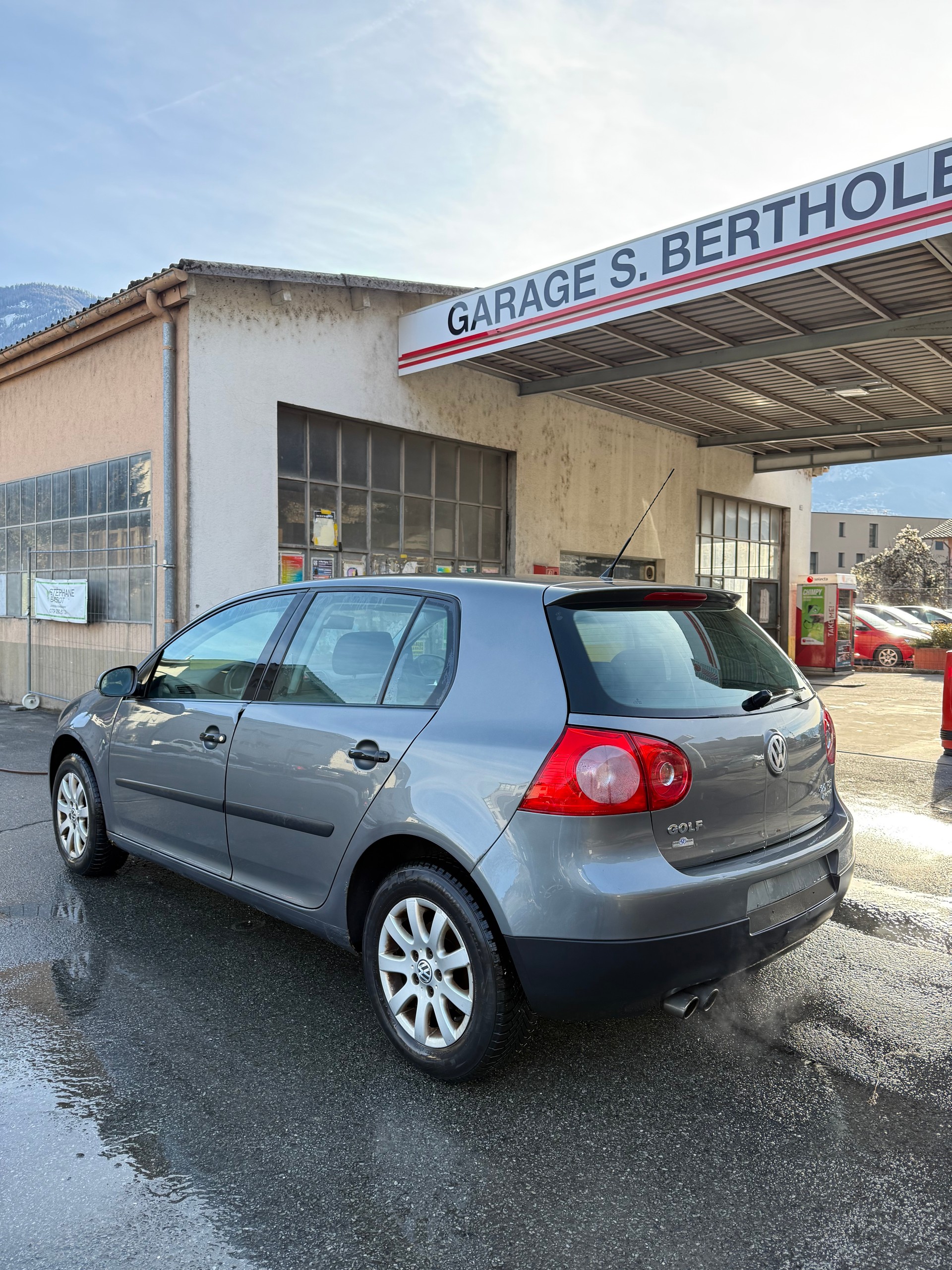 VW Golf 2.0 FSI Comfortline 4Motion-image-3