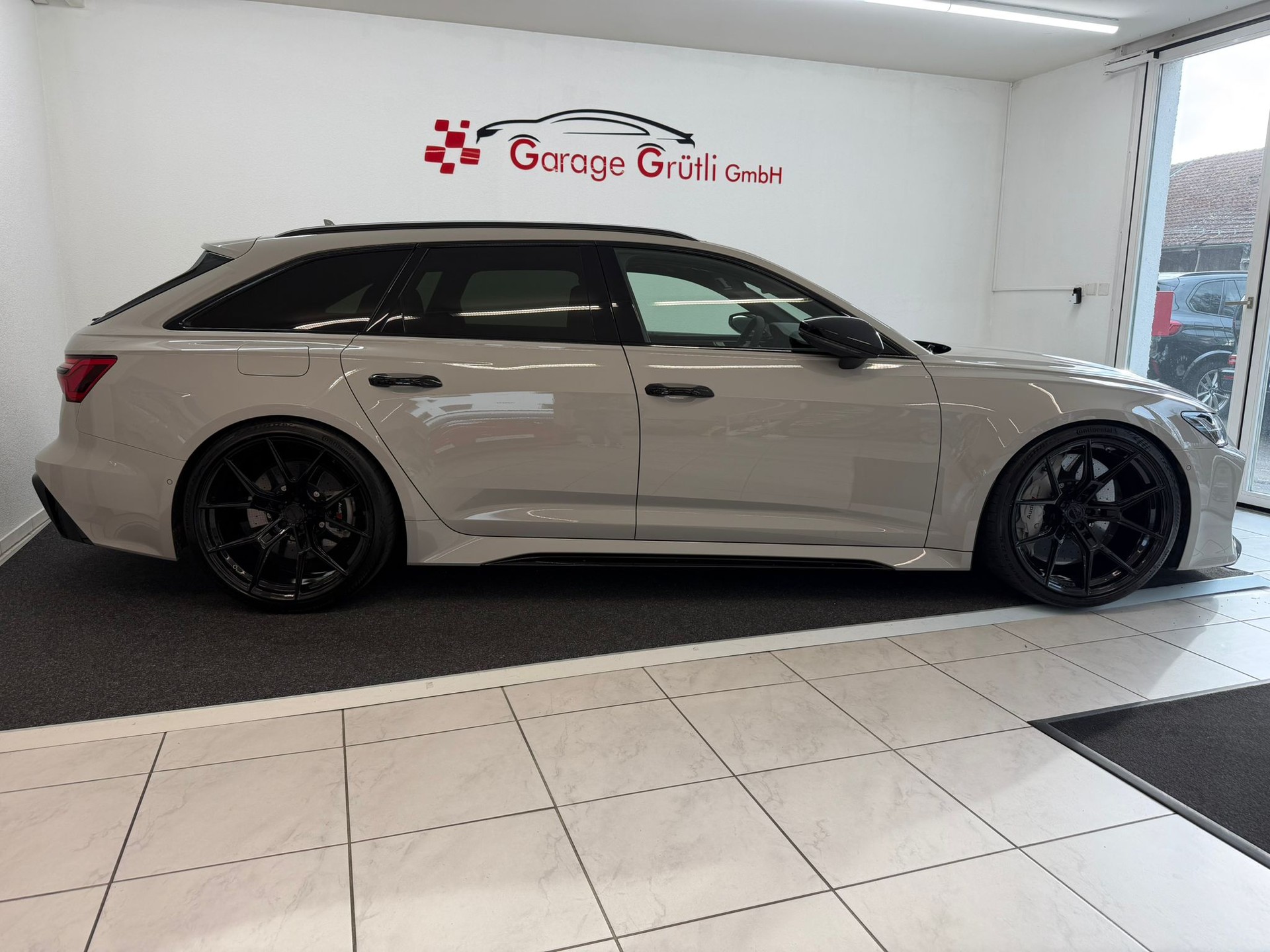 AUDI RS6 Avant 4.0 TFSI V8 quattro Porsche Kreidegrau-showroom-element-2