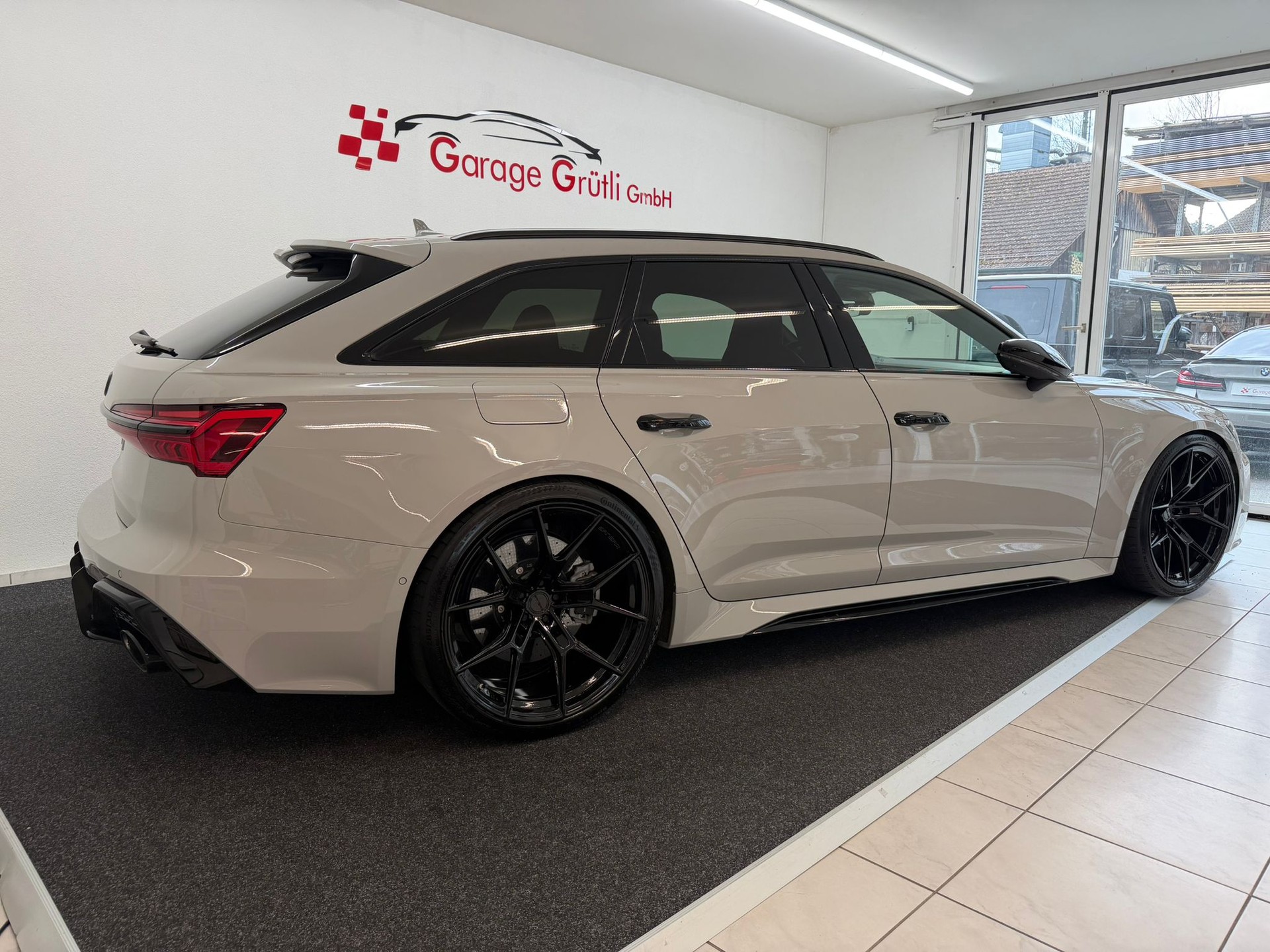 AUDI RS6 Avant 4.0 TFSI V8 quattro Porsche Kreidegrau-showroom-element-3