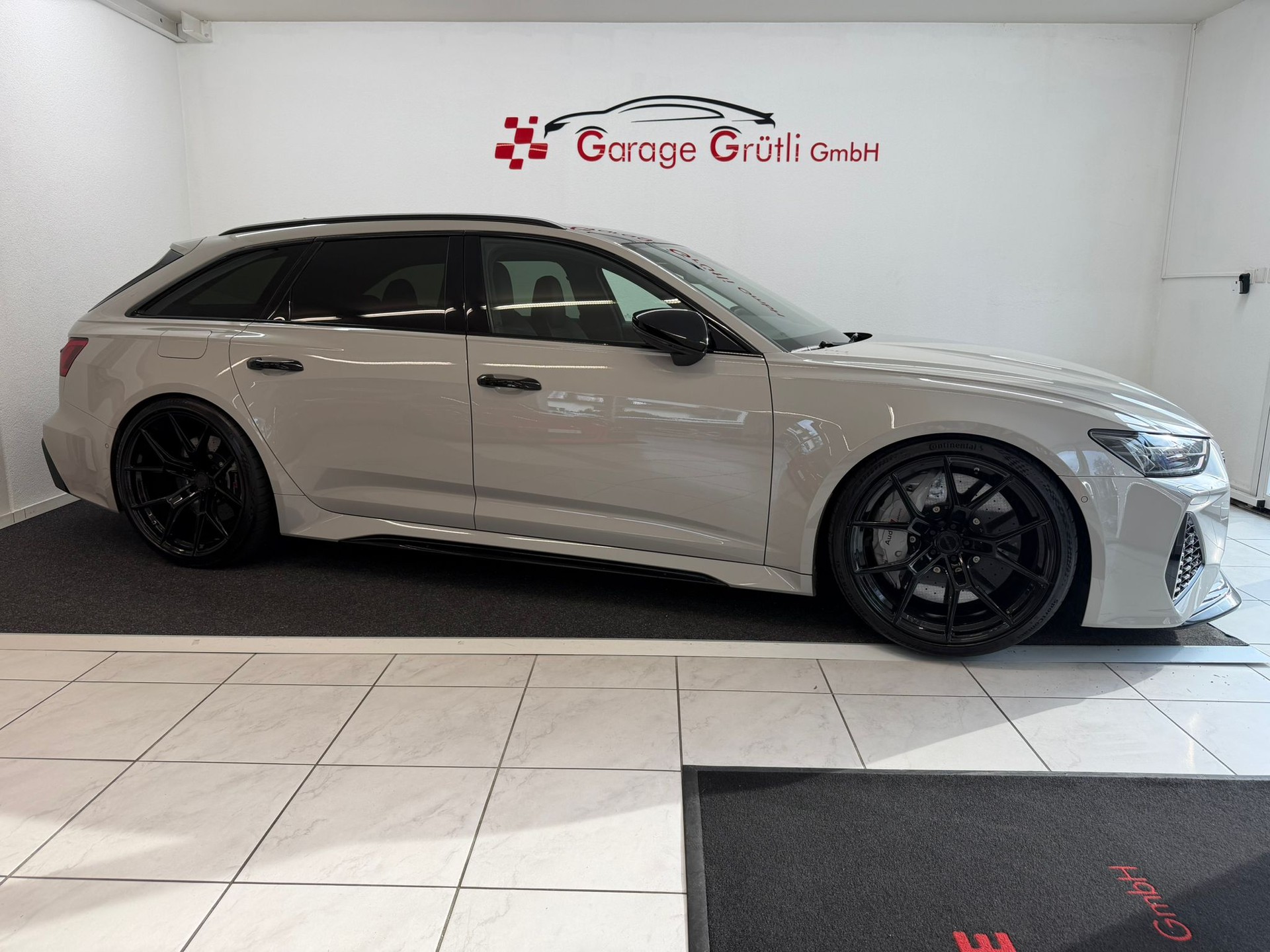 AUDI RS6 Avant 4.0 TFSI V8 quattro Porsche Kreidegrau-showroom-element-1