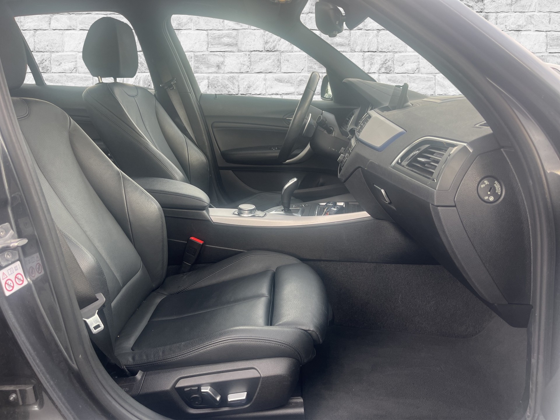 BMW 120d xDrive Edition M Sport Steptronic-image-13
