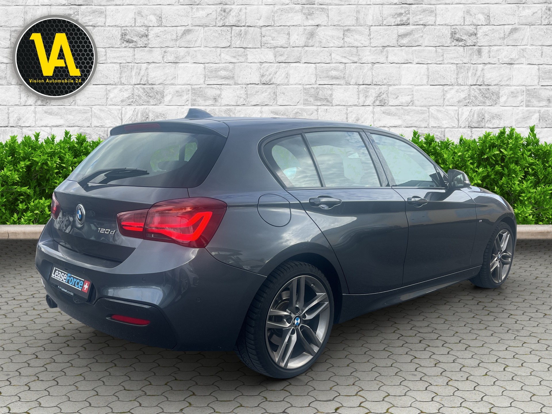 BMW 120d xDrive Edition M Sport Steptronic-image-5