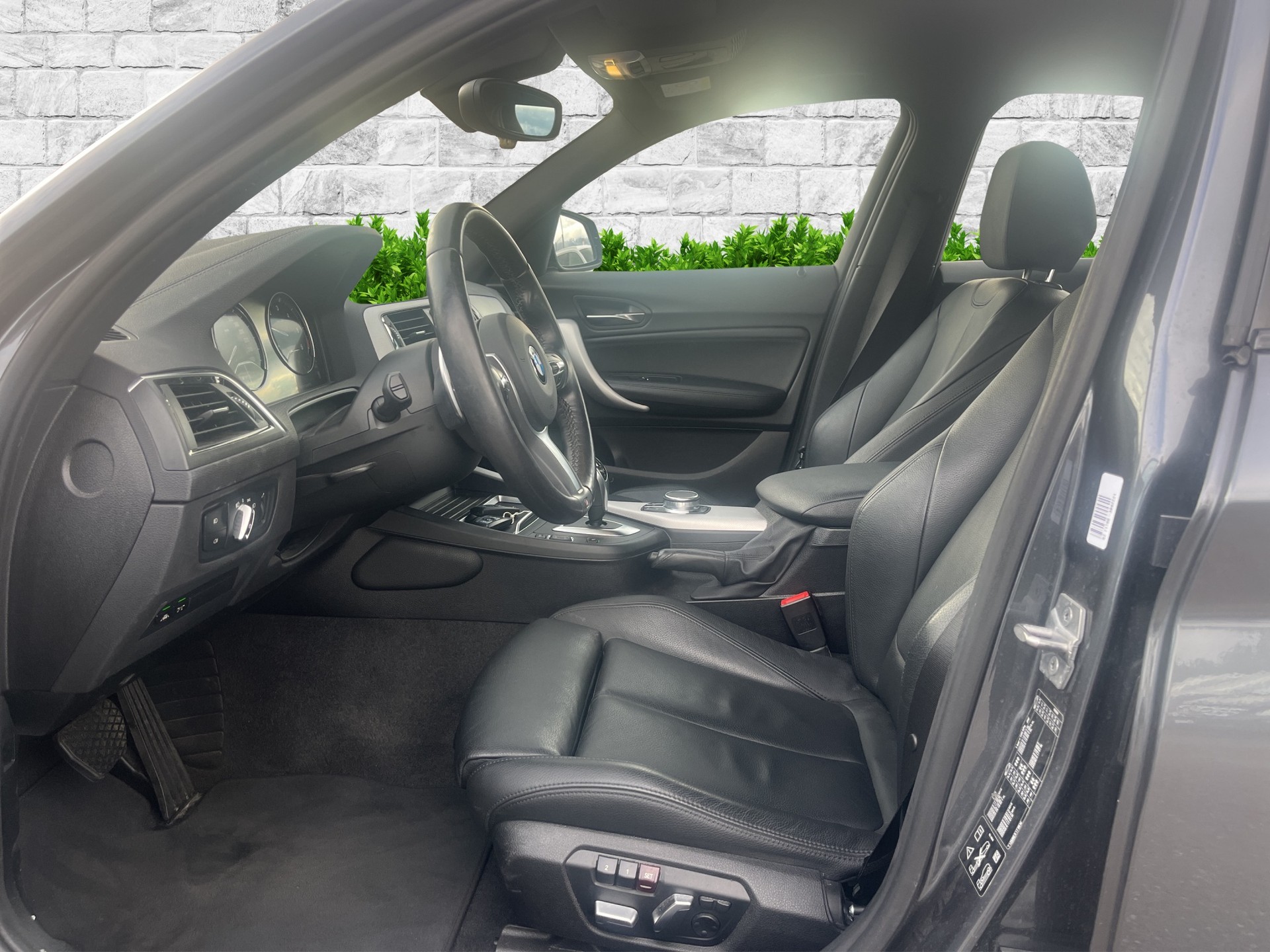 BMW 120d xDrive Edition M Sport Steptronic-image-12