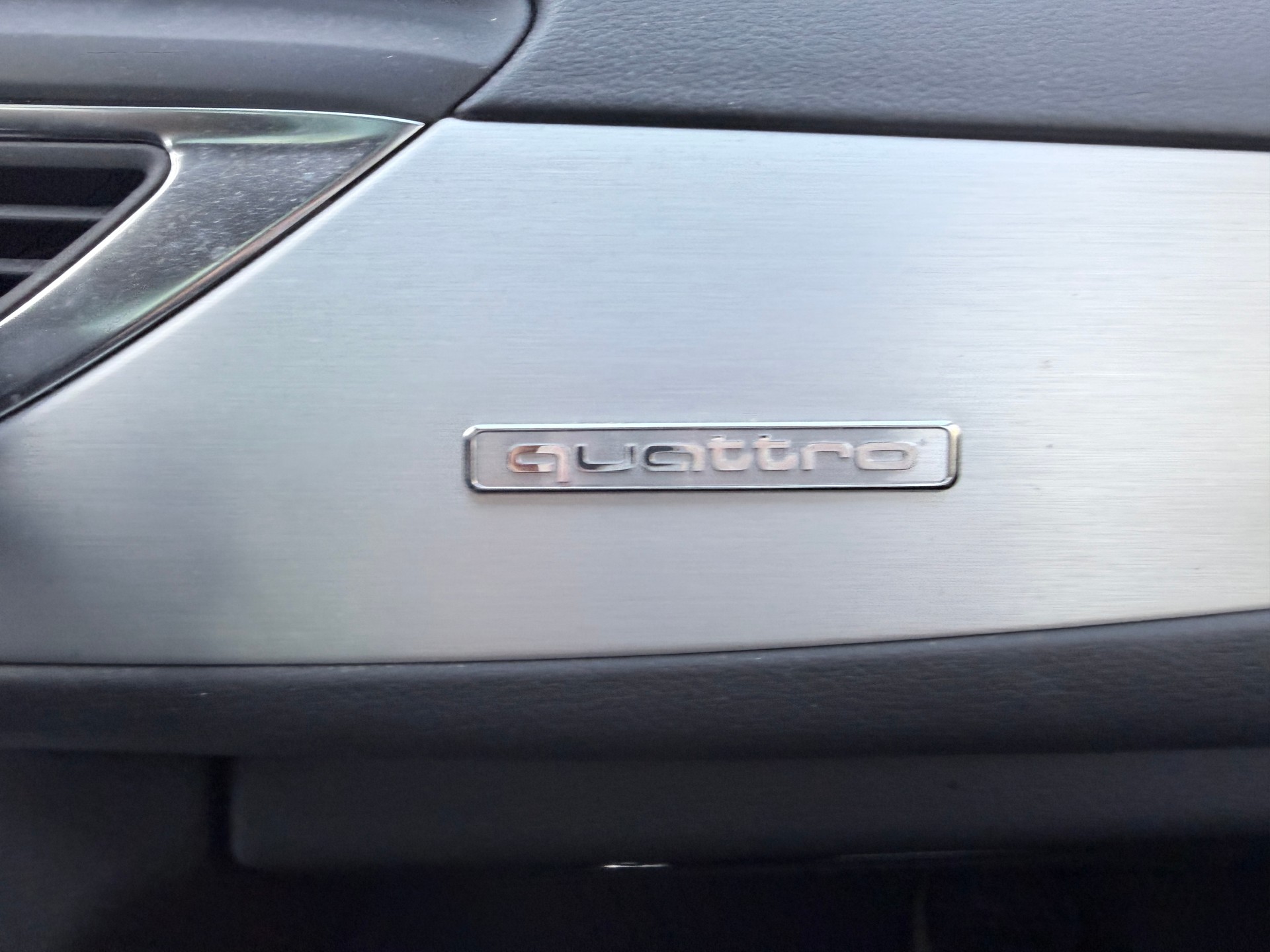 AUDI S6 Avant 4.0 TFSI V8 quattro S-tronic-image-11