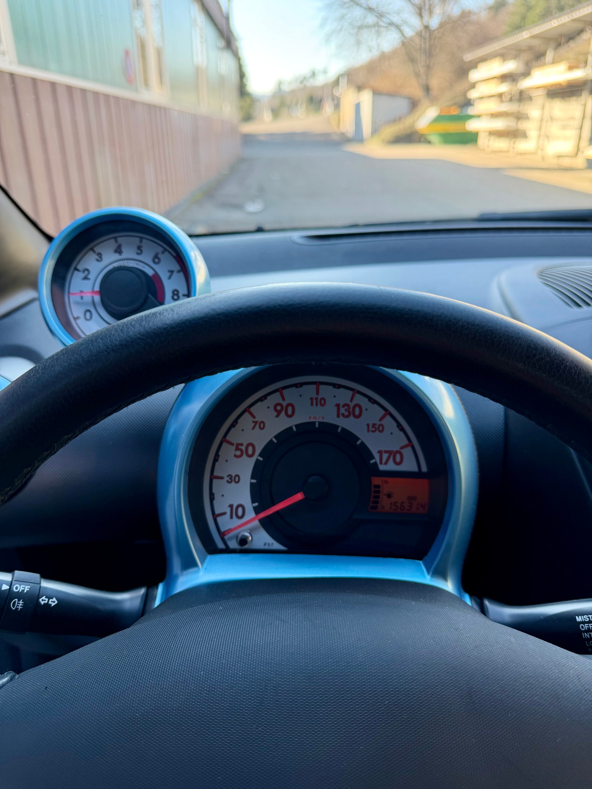 PEUGEOT 107 1.0 Swiss Edition-image-13