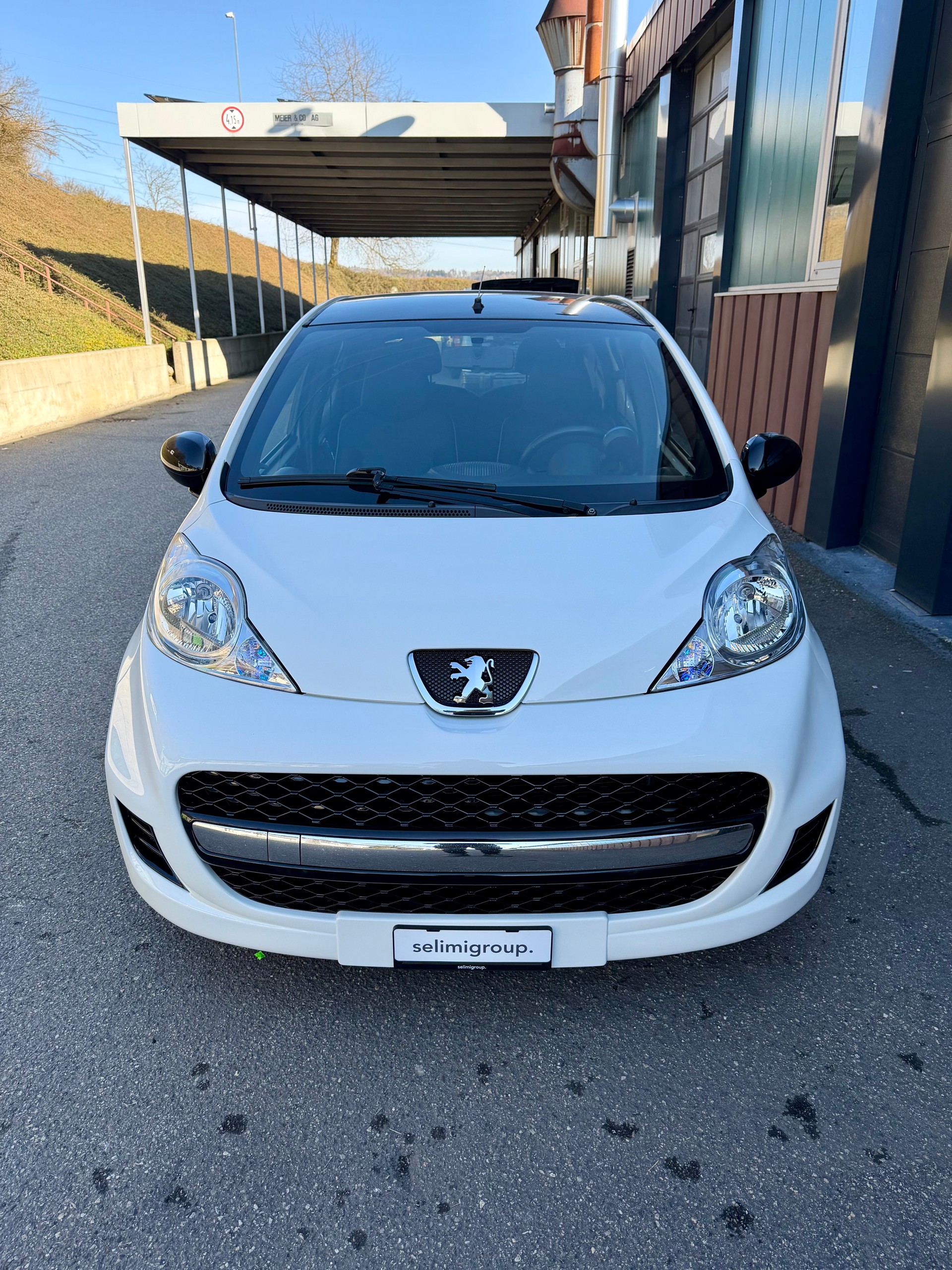 PEUGEOT 107 1.0 Swiss Edition-image-2