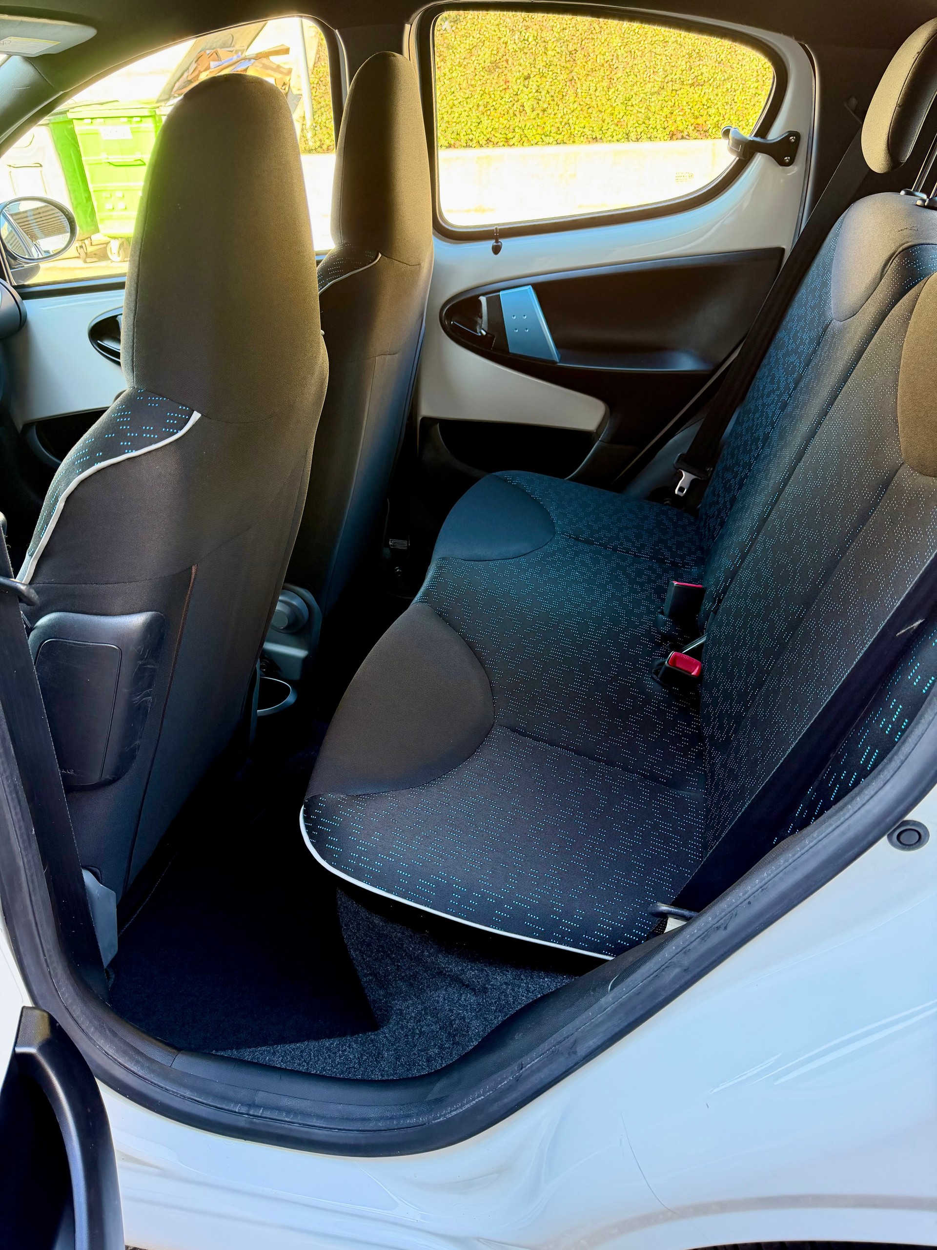 PEUGEOT 107 1.0 Swiss Edition-image-11