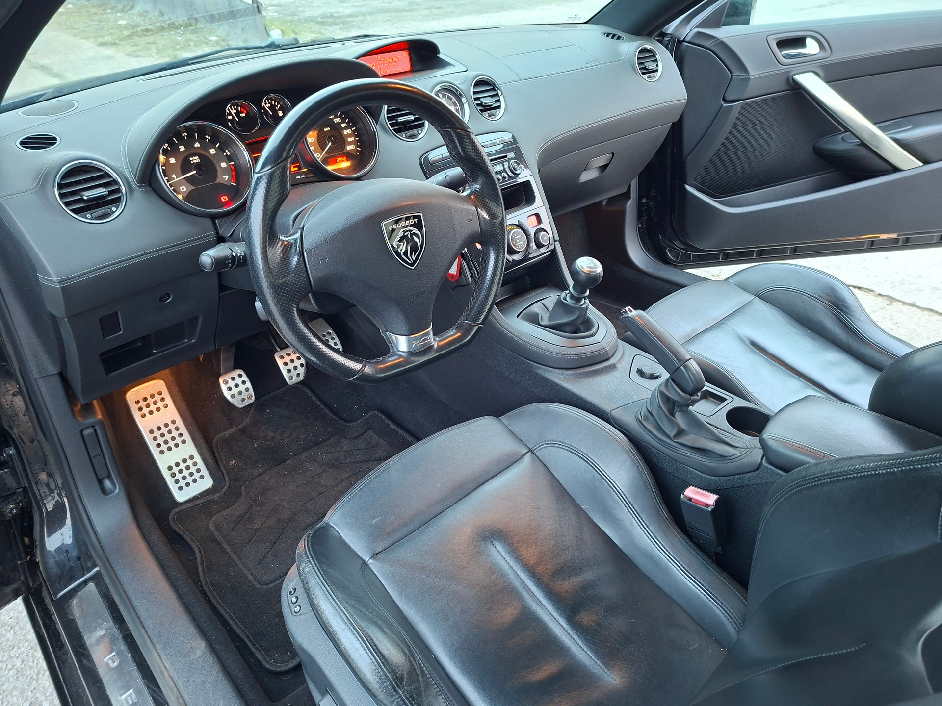 PEUGEOT RCZ 1.6 Turbo-image-12