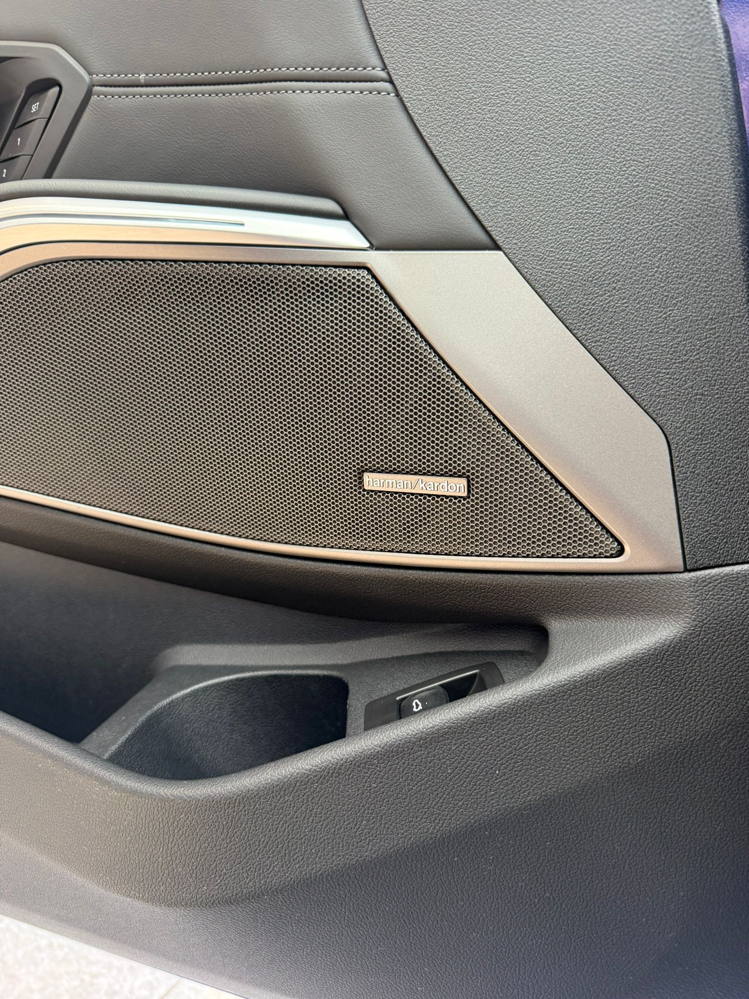 BMW M3 Competition M xDrive-image-10