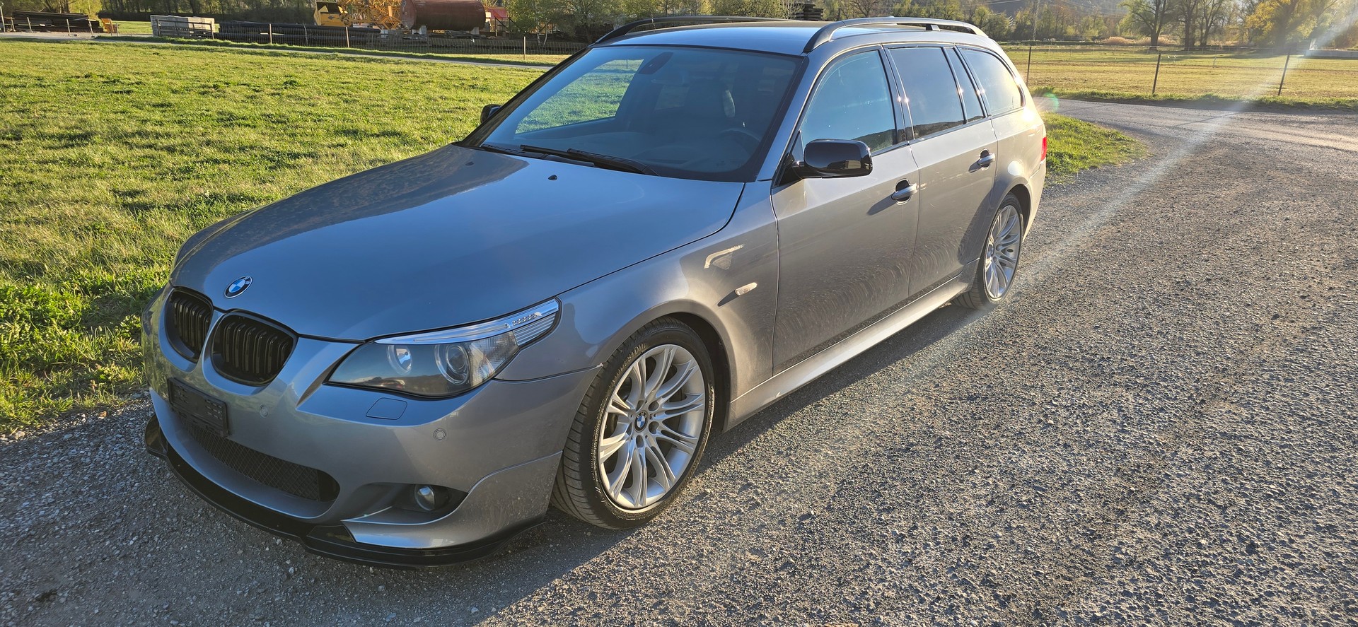 BMW 550i Touring-image-6
