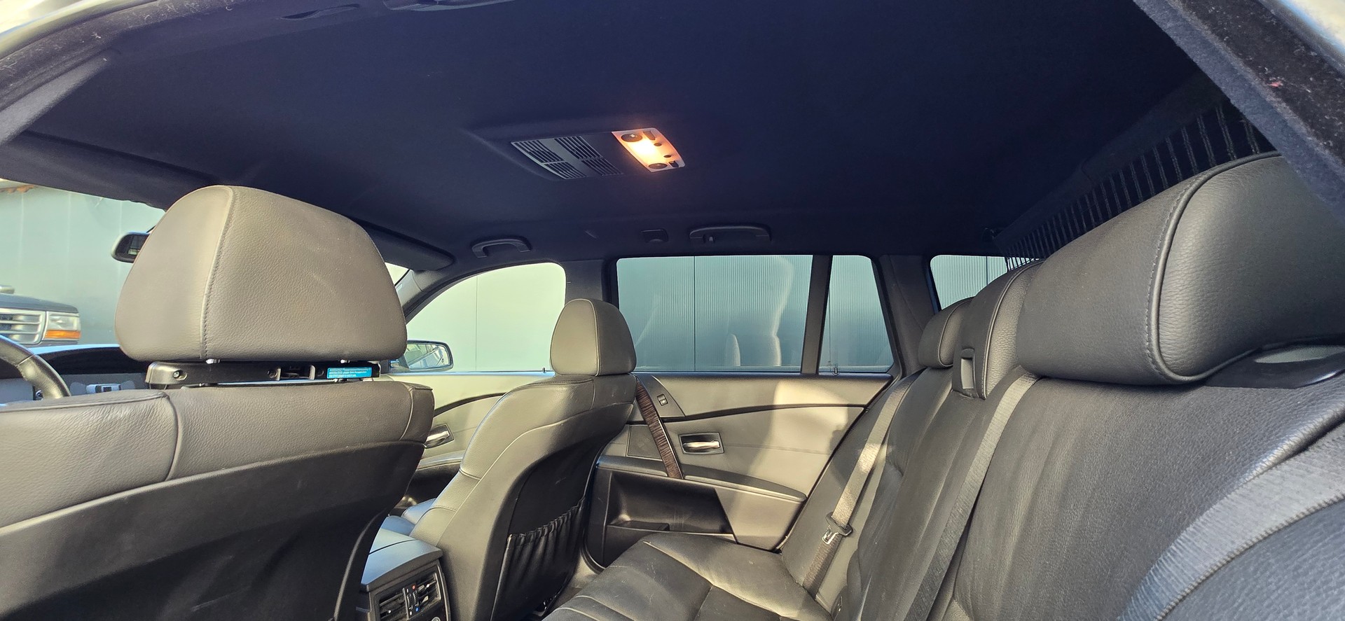 BMW 550i Touring-image-14