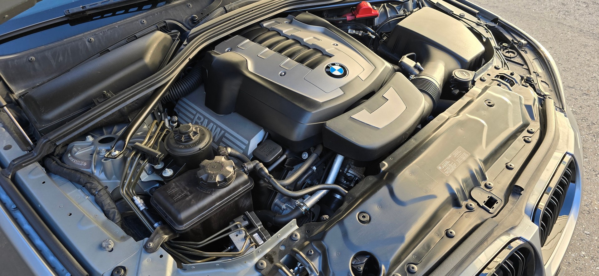 BMW 550i Touring-image-16