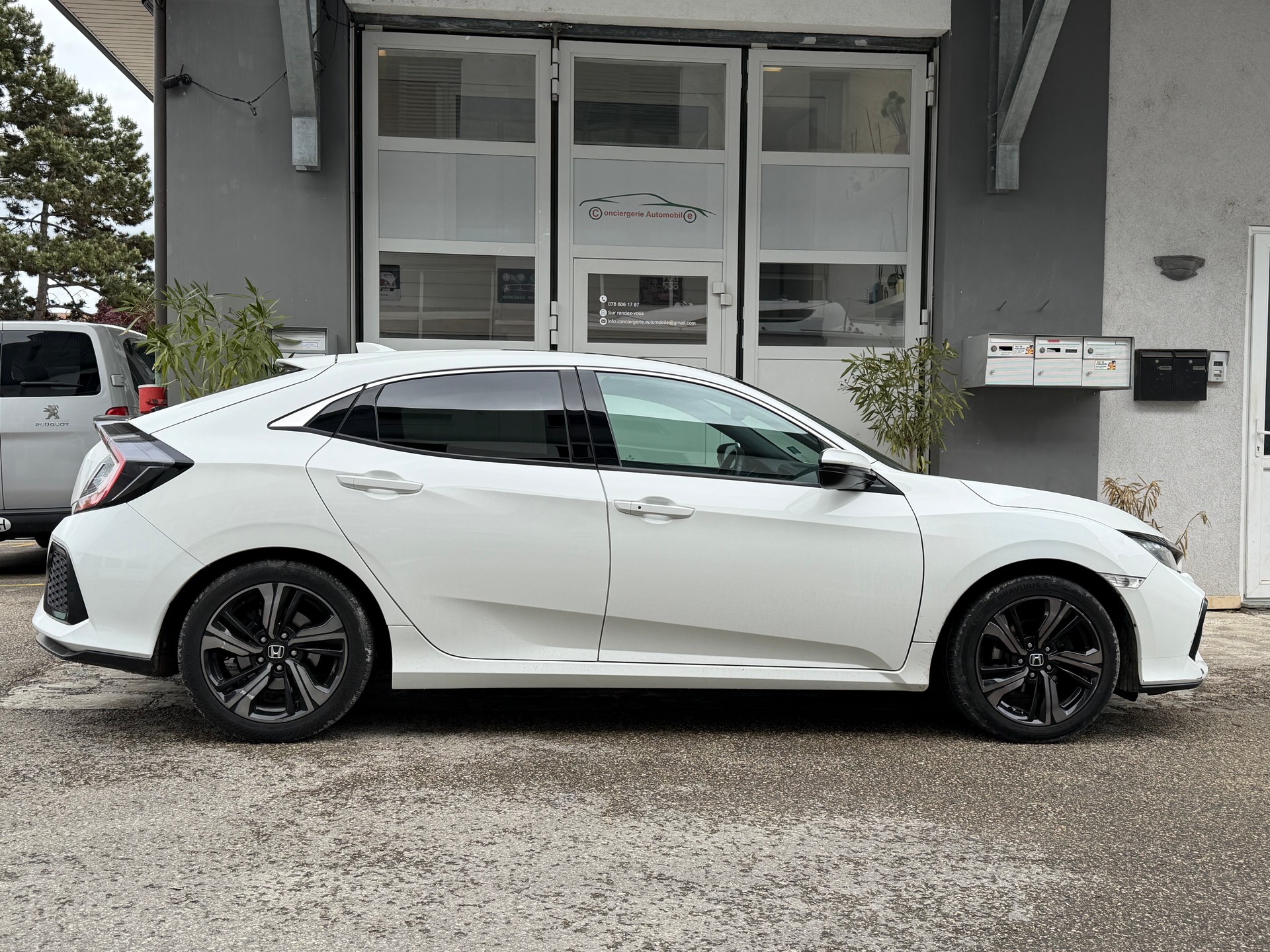 HONDA Civic 1.0 VTEC Exécutive-showroom-element-2
