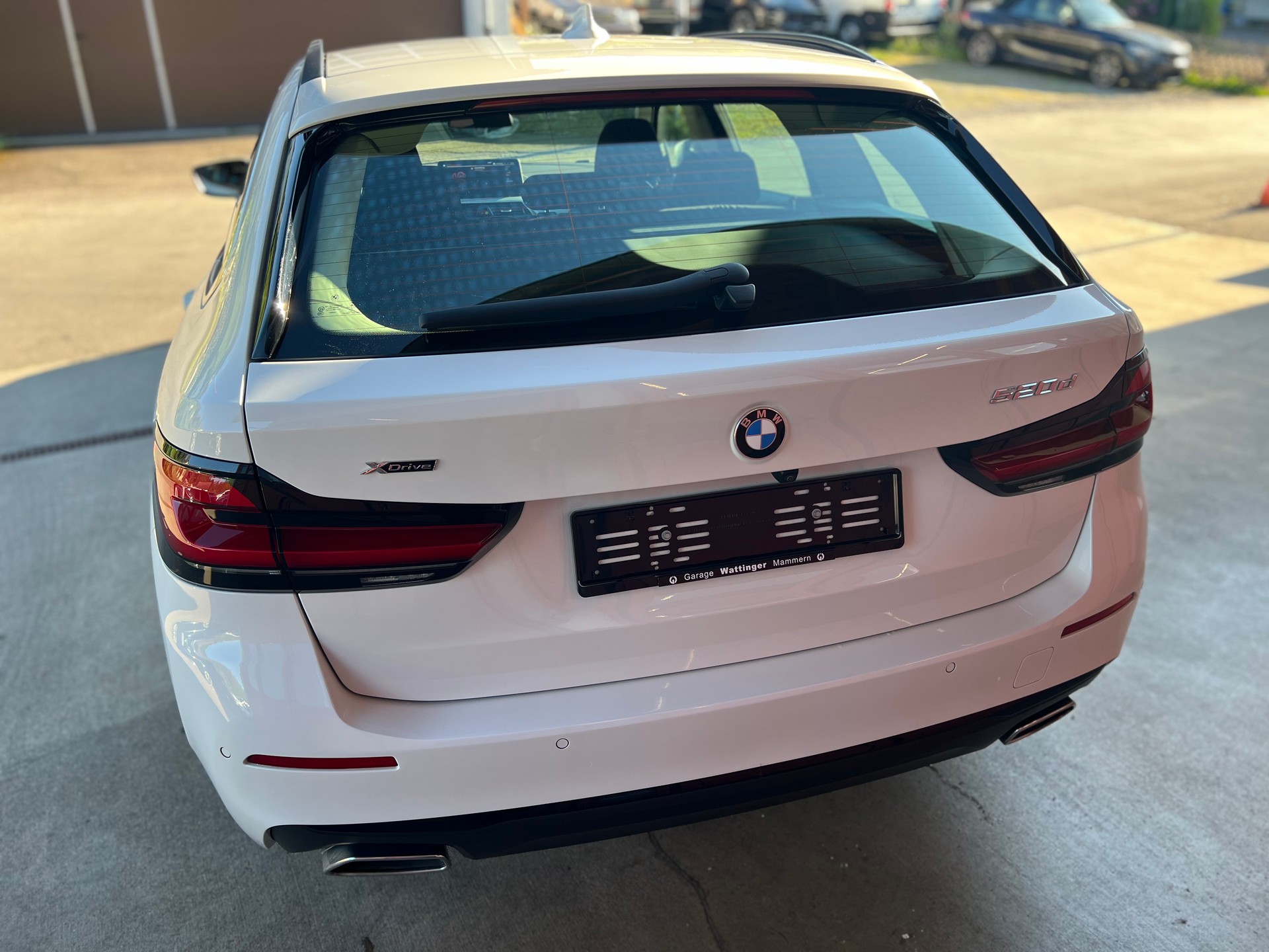 BMW 520d xDrive 48V Touring Steptronic / Facelift-image-5