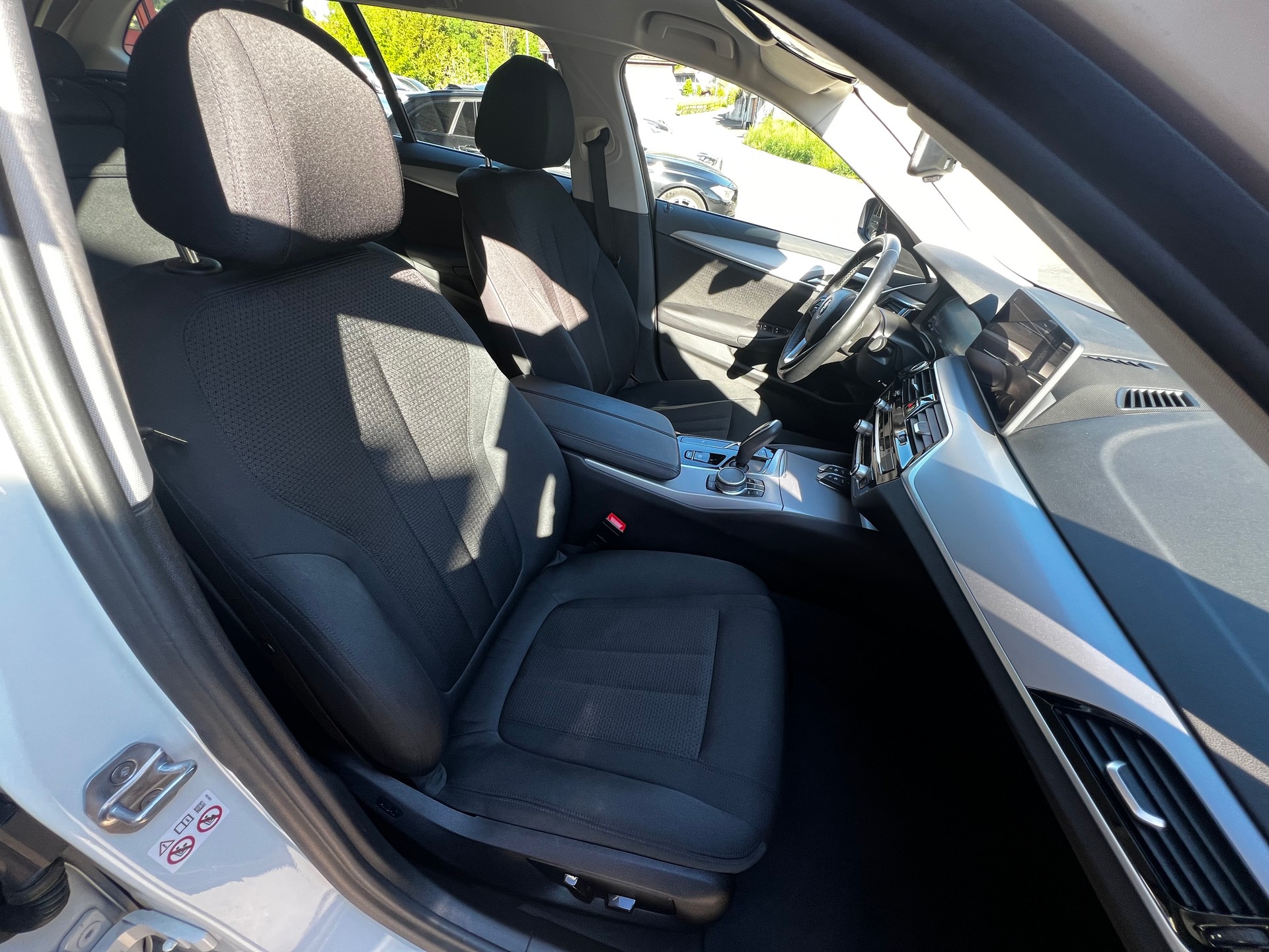 BMW 520d xDrive 48V Touring Steptronic / Facelift-image-9