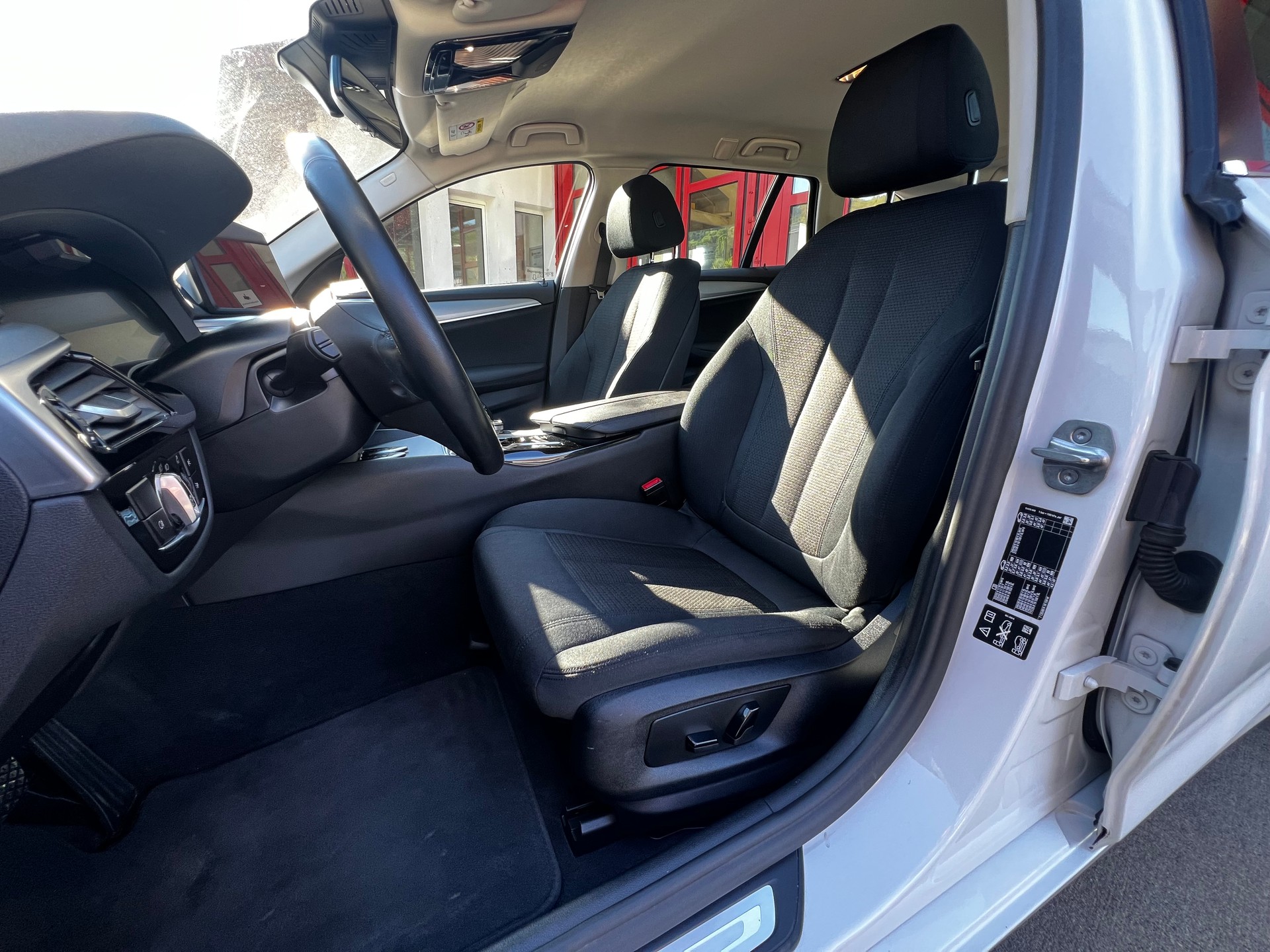 BMW 520d xDrive 48V Touring Steptronic / Facelift-image-13