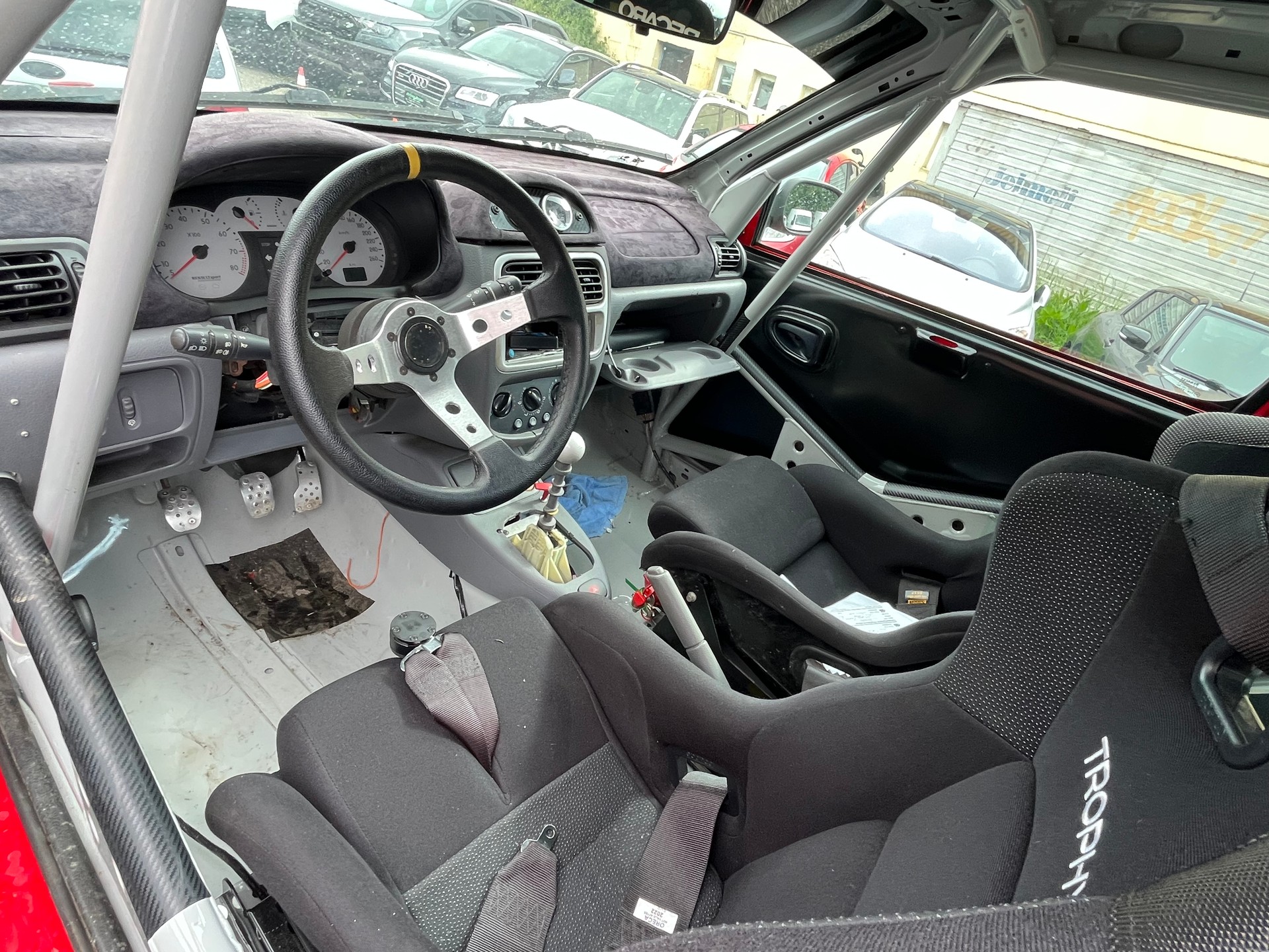 RENAULT Clio 2.0 16V Sport 172/17-image-8
