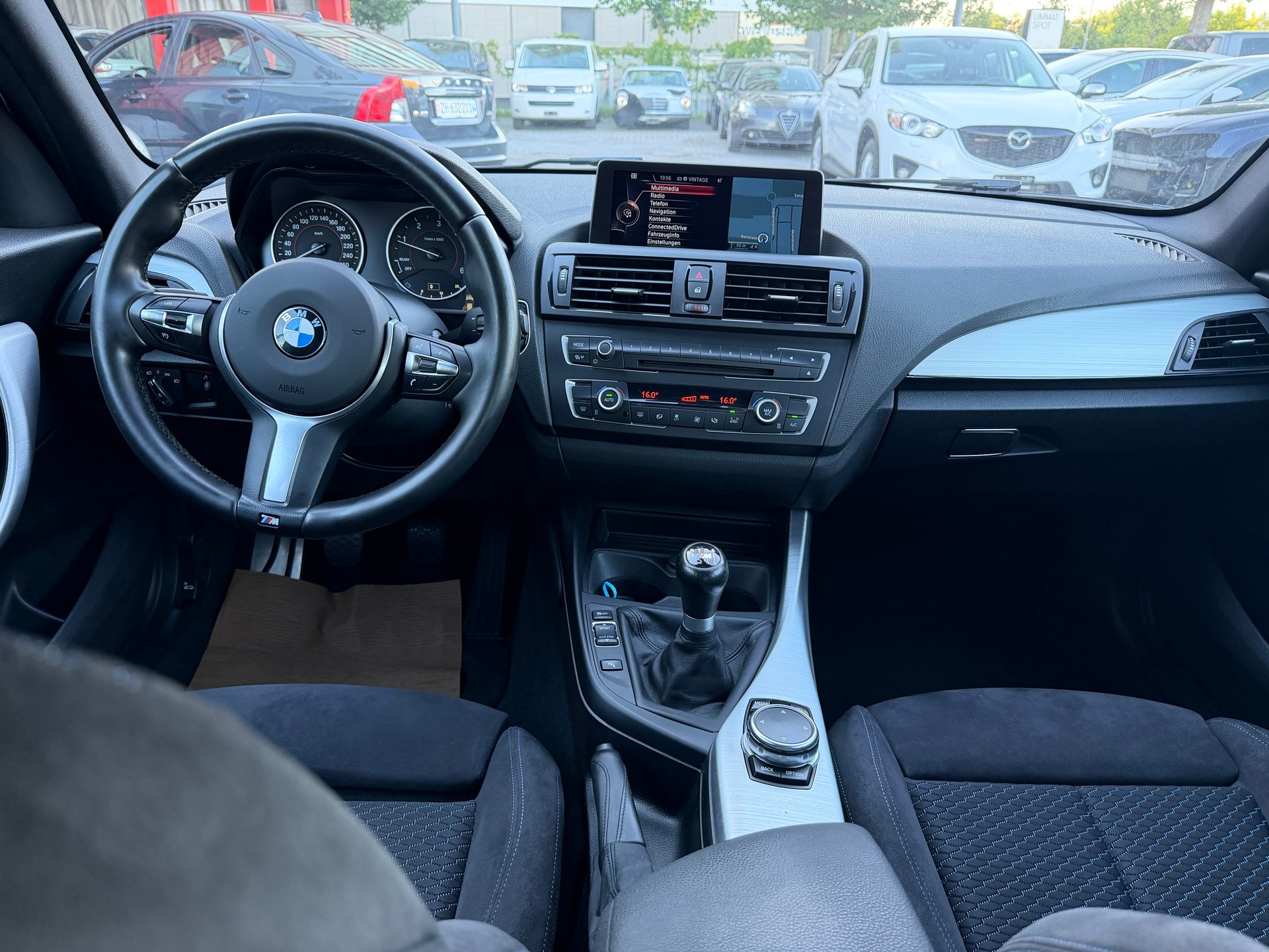 BMW 118d xDrive Sport Line-image-9