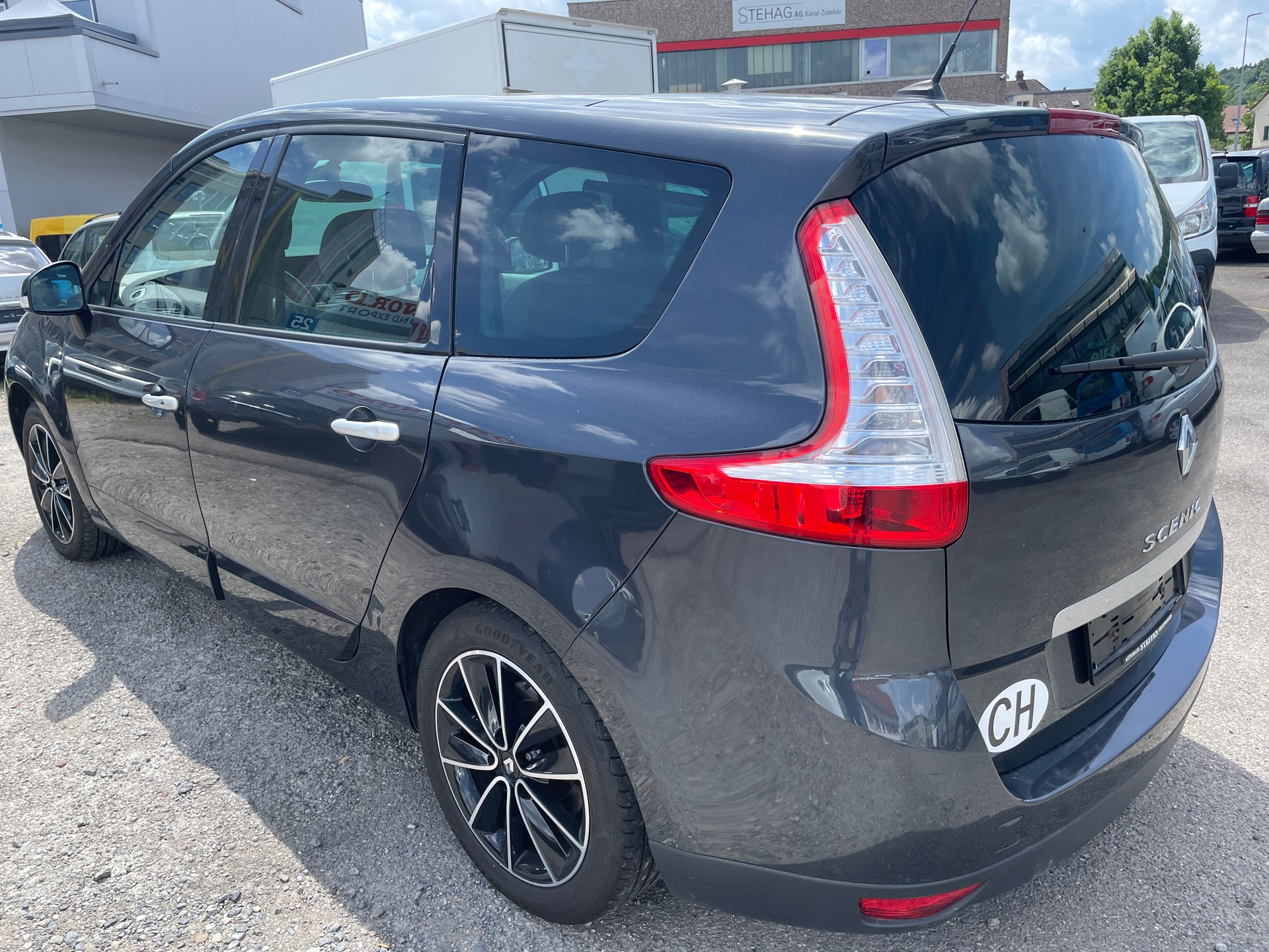 RENAULT Grand Scénic 2.0 dCi Bose Automatic-image-6